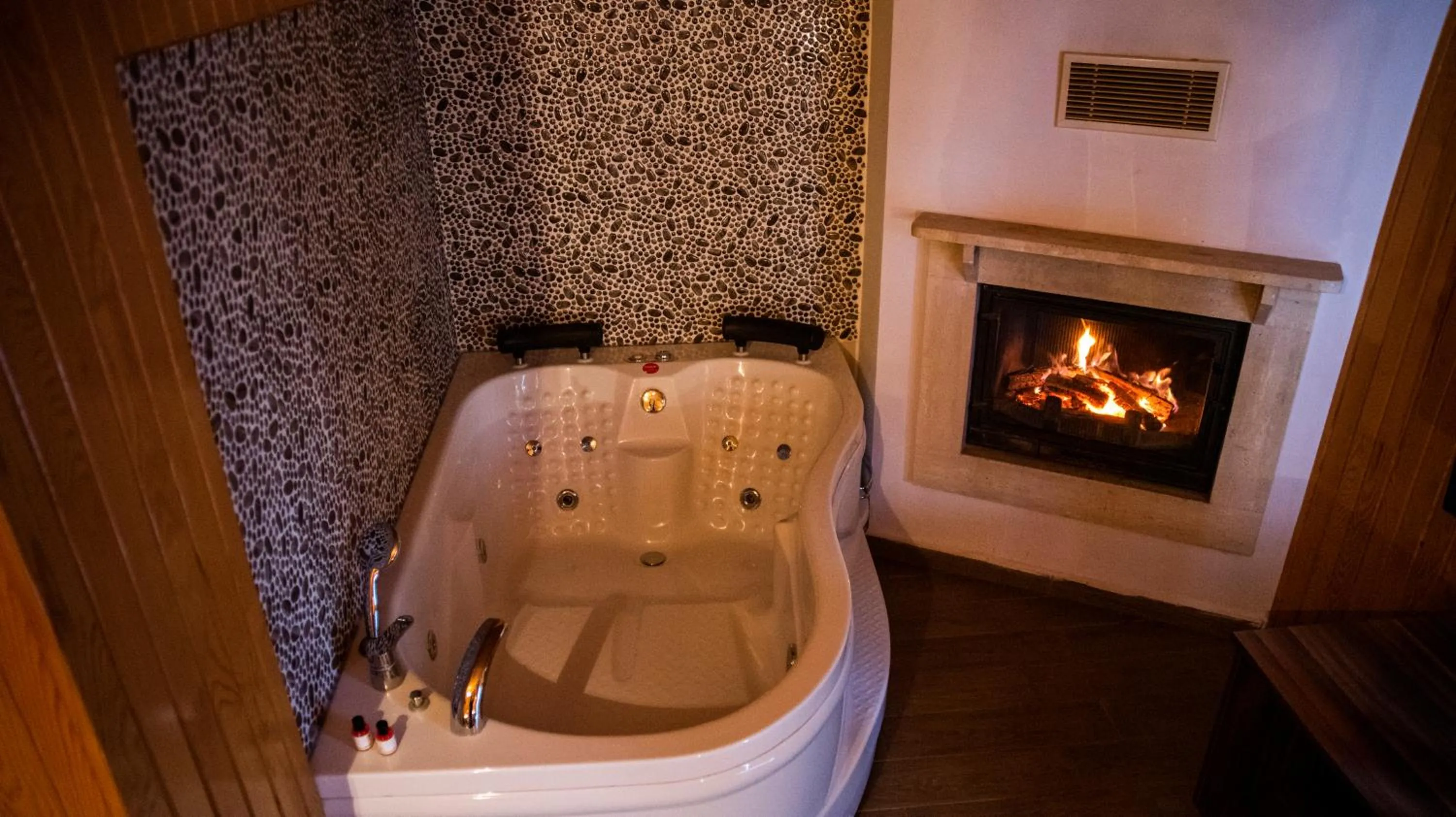 Hot Tub in DEFNE OTEL