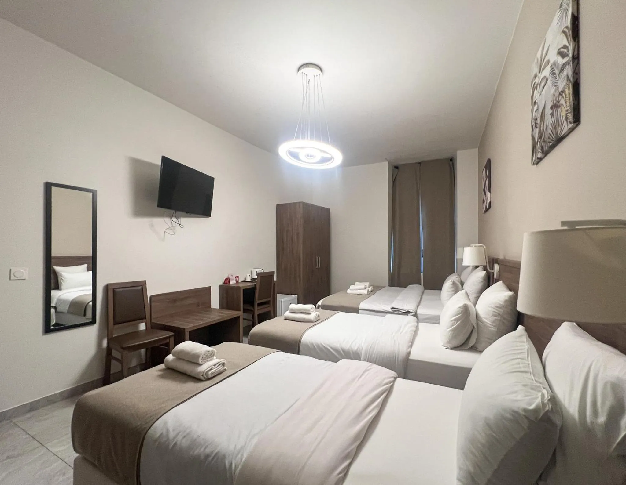 TV and multimedia, Bed in SQUARE HOTEL