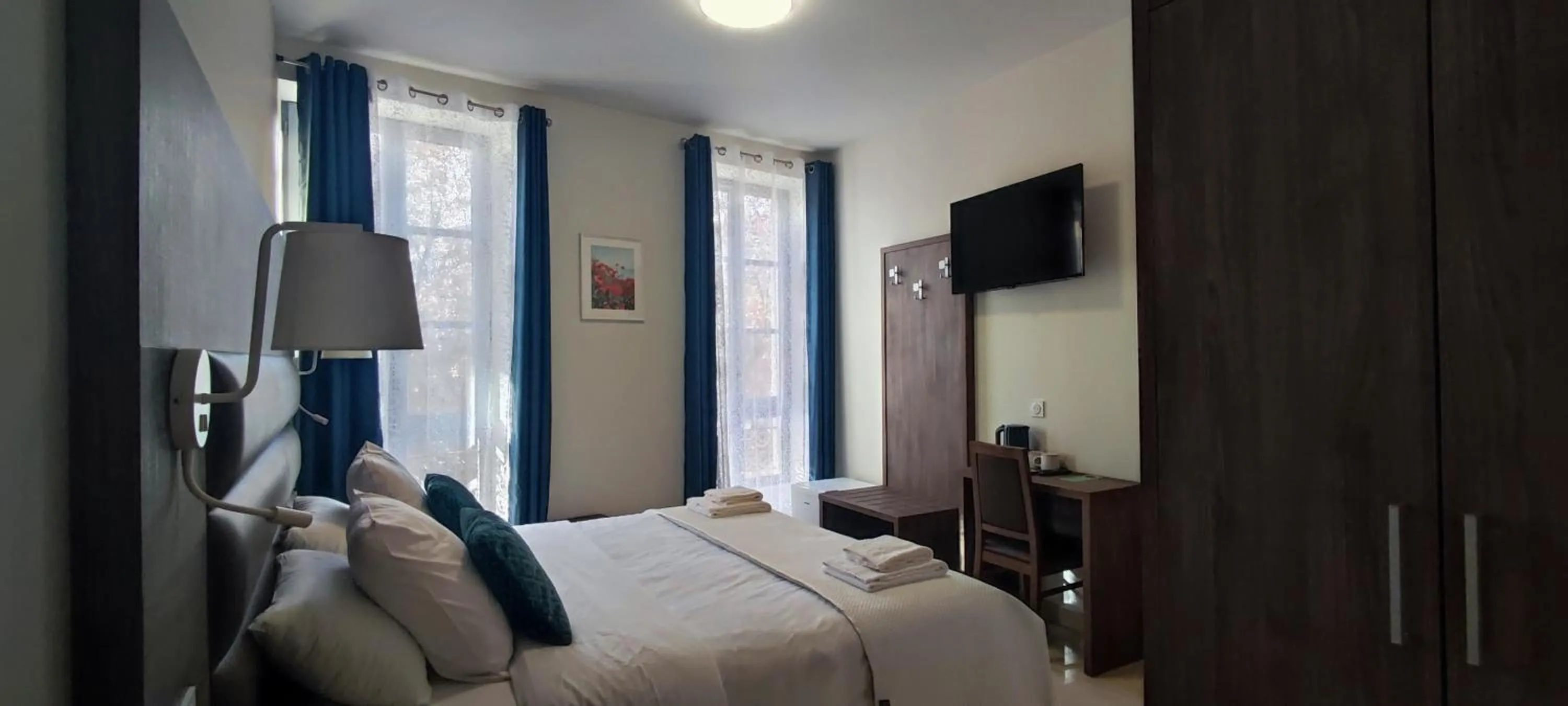 Photo of the whole room, Bed in SQUARE HOTEL