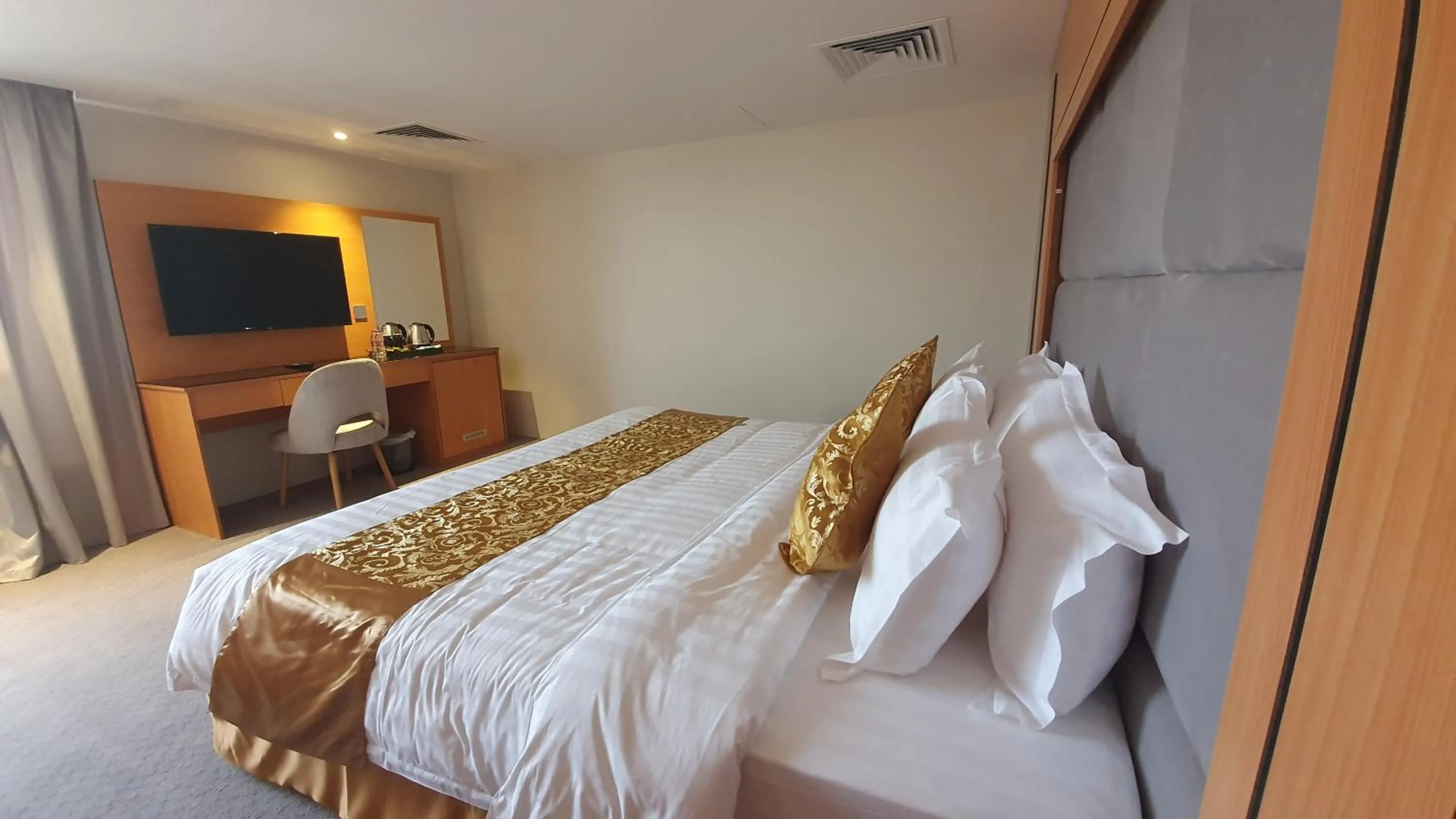 Bed in Al Rayyan Tower