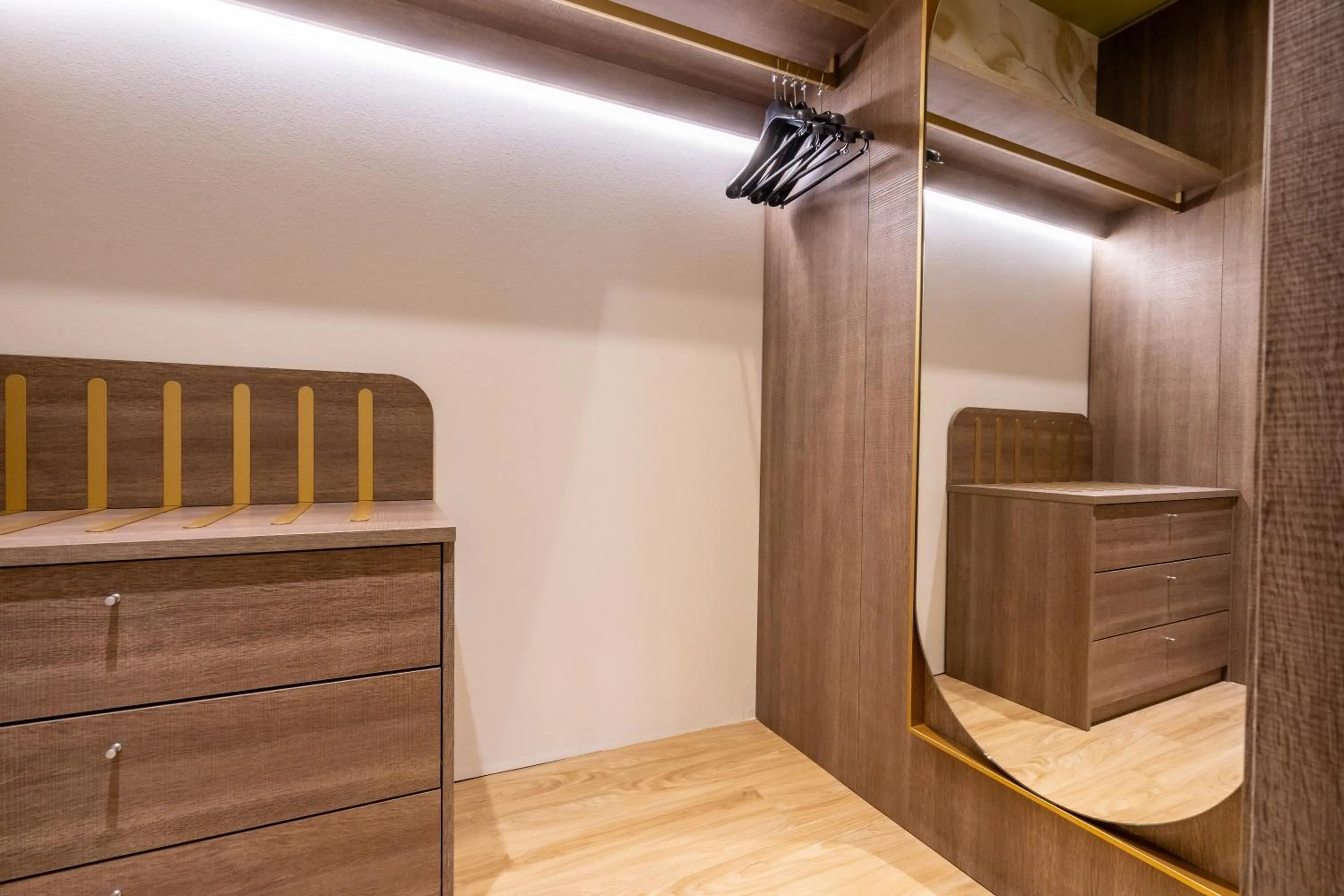 wardrobe in Hotel Regina Elena 57 & Oro Bianco SPA