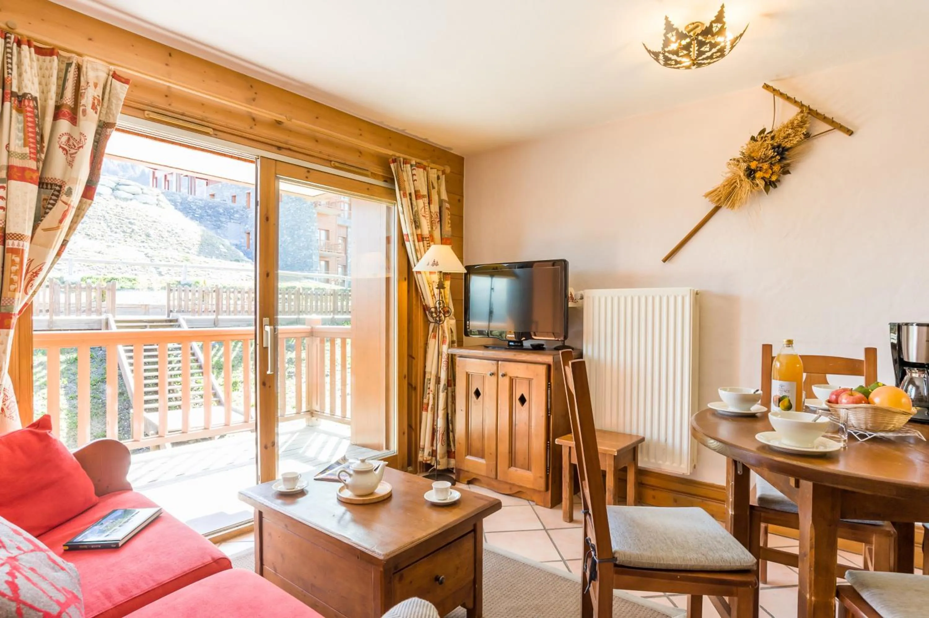 Communal lounge/ TV room in Résidence Pierre & Vacances Premium Le Roselend