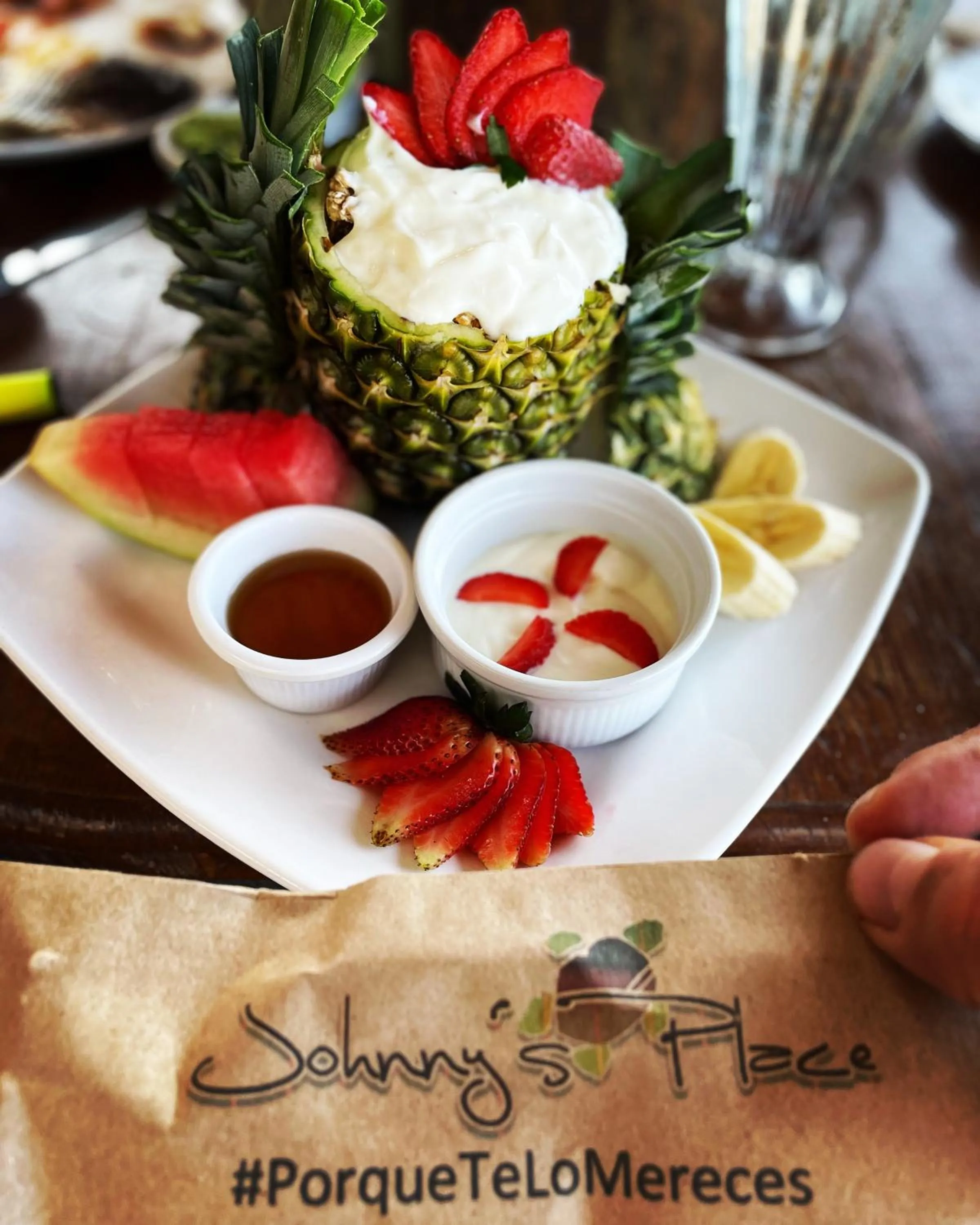 Breakfast in Johnnys Place Hotel