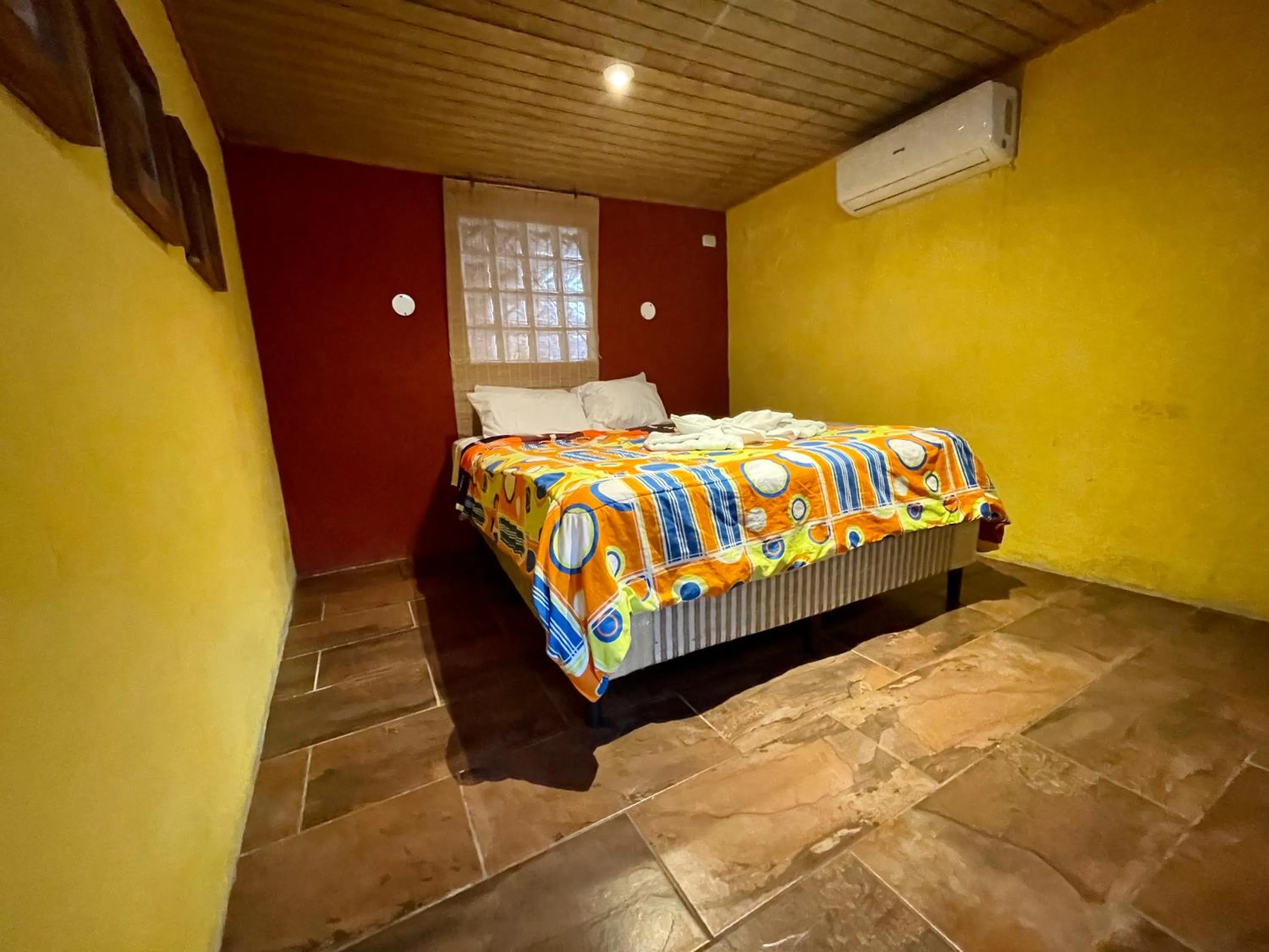 air conditioner, Bed in Johnnys Place Hotel