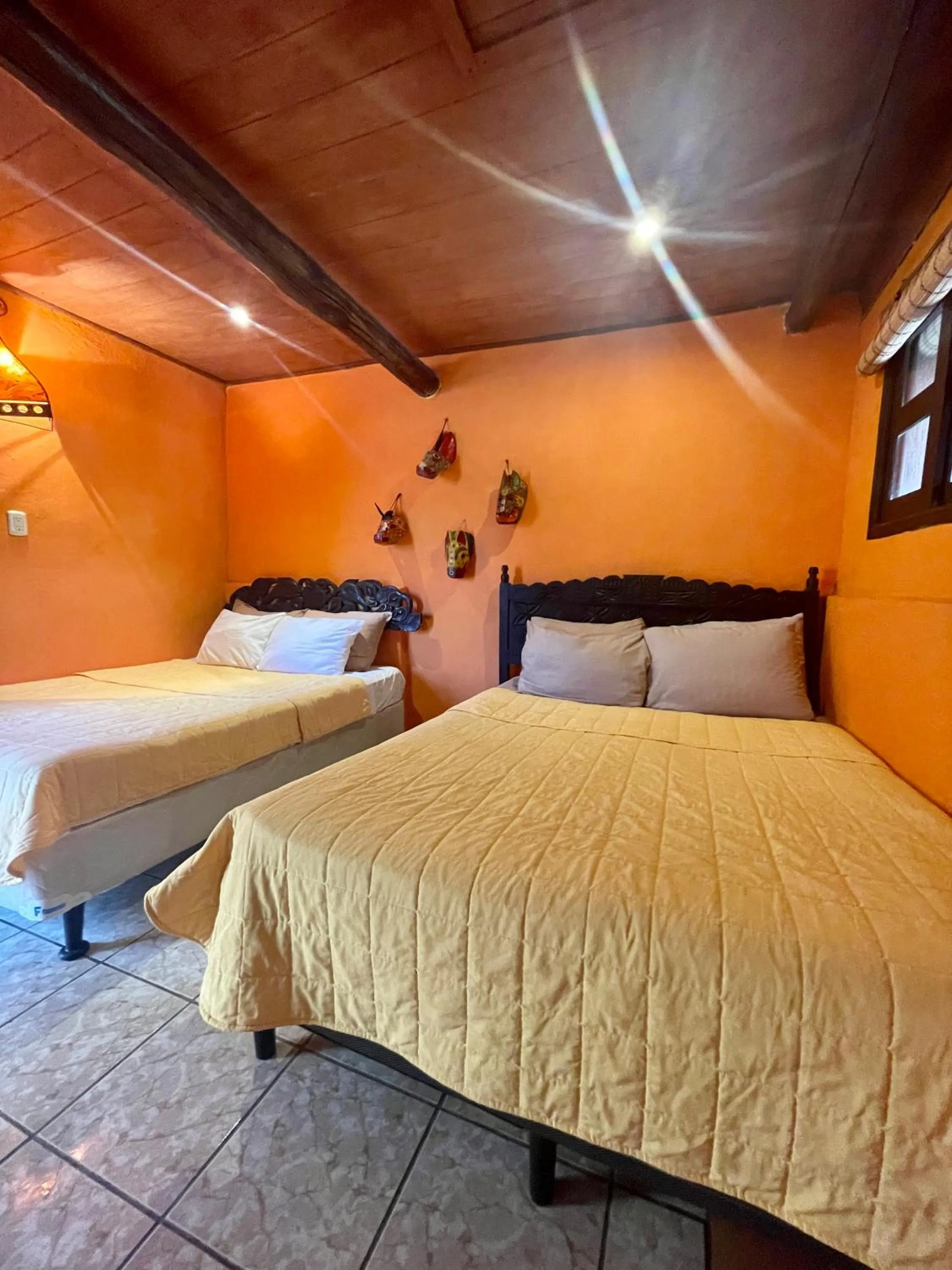 Photo of the whole room, Bed in Johnnys Place Hotel