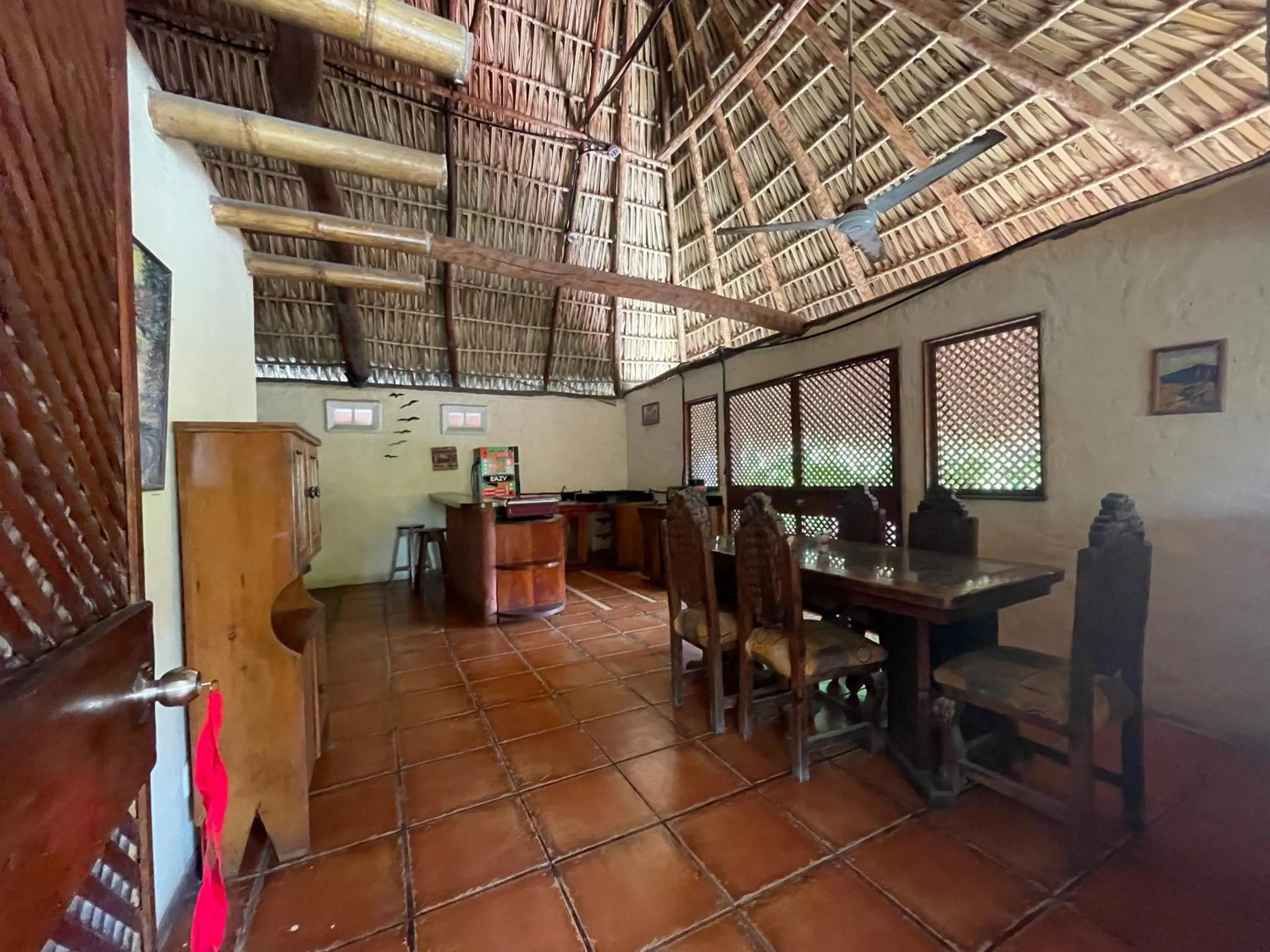 Dining area in Johnnys Place Hotel