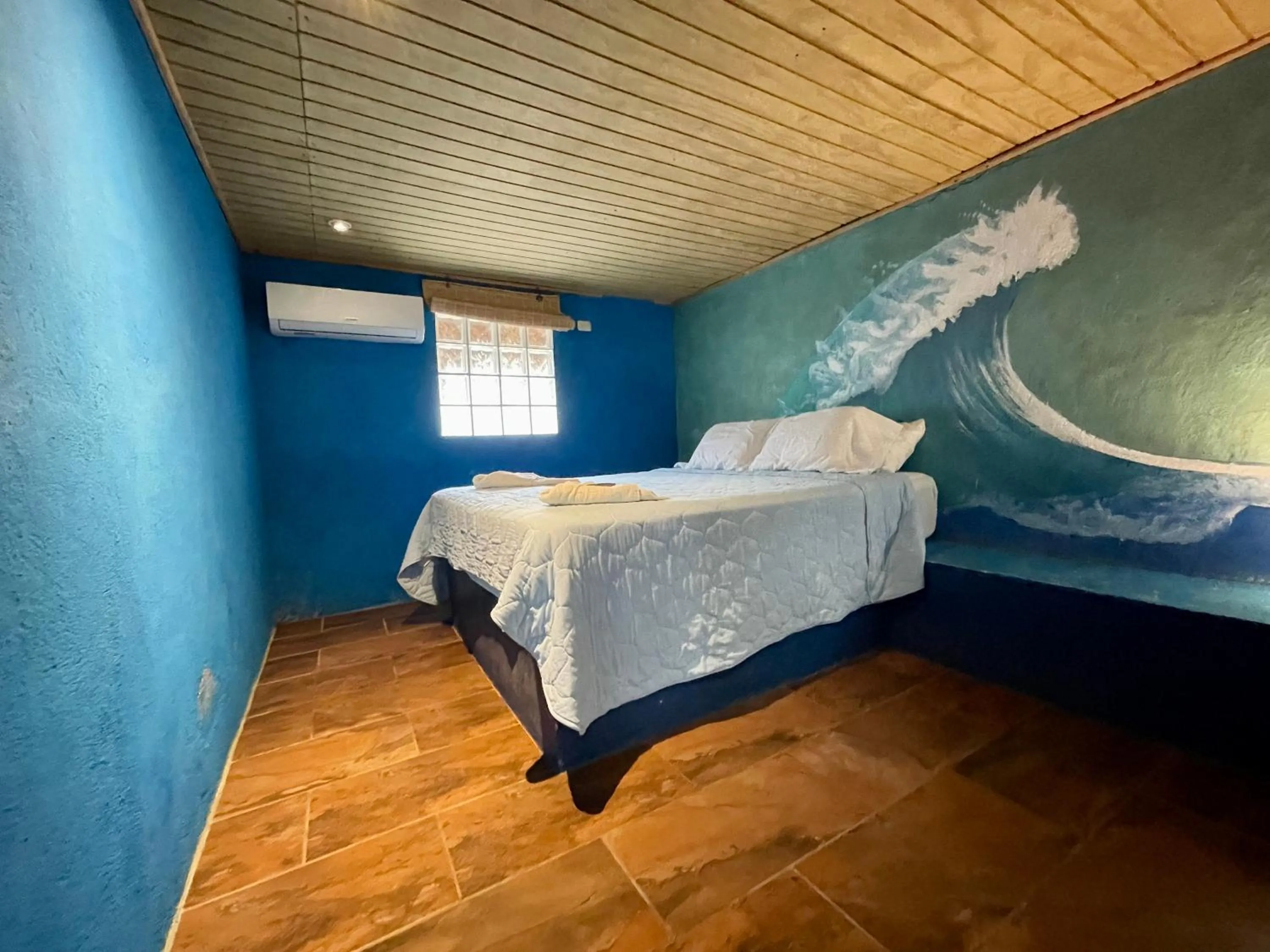 Bed in Johnnys Place Hotel