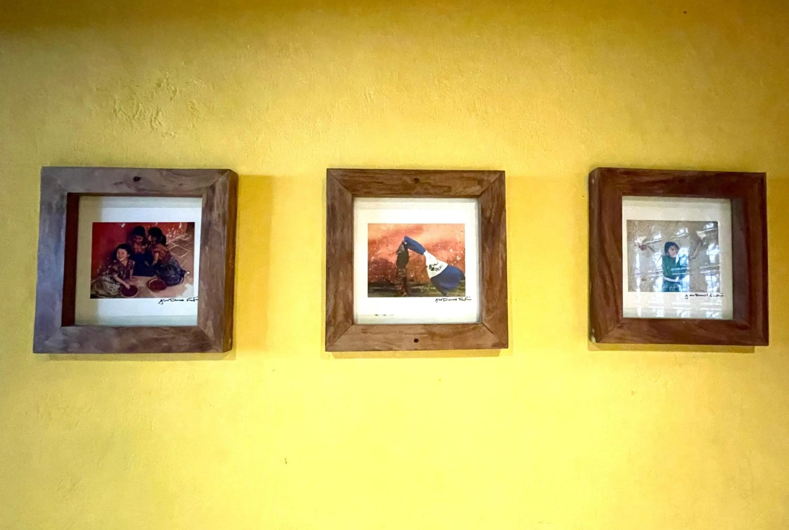 Decorative detail in Johnnys Place Hotel