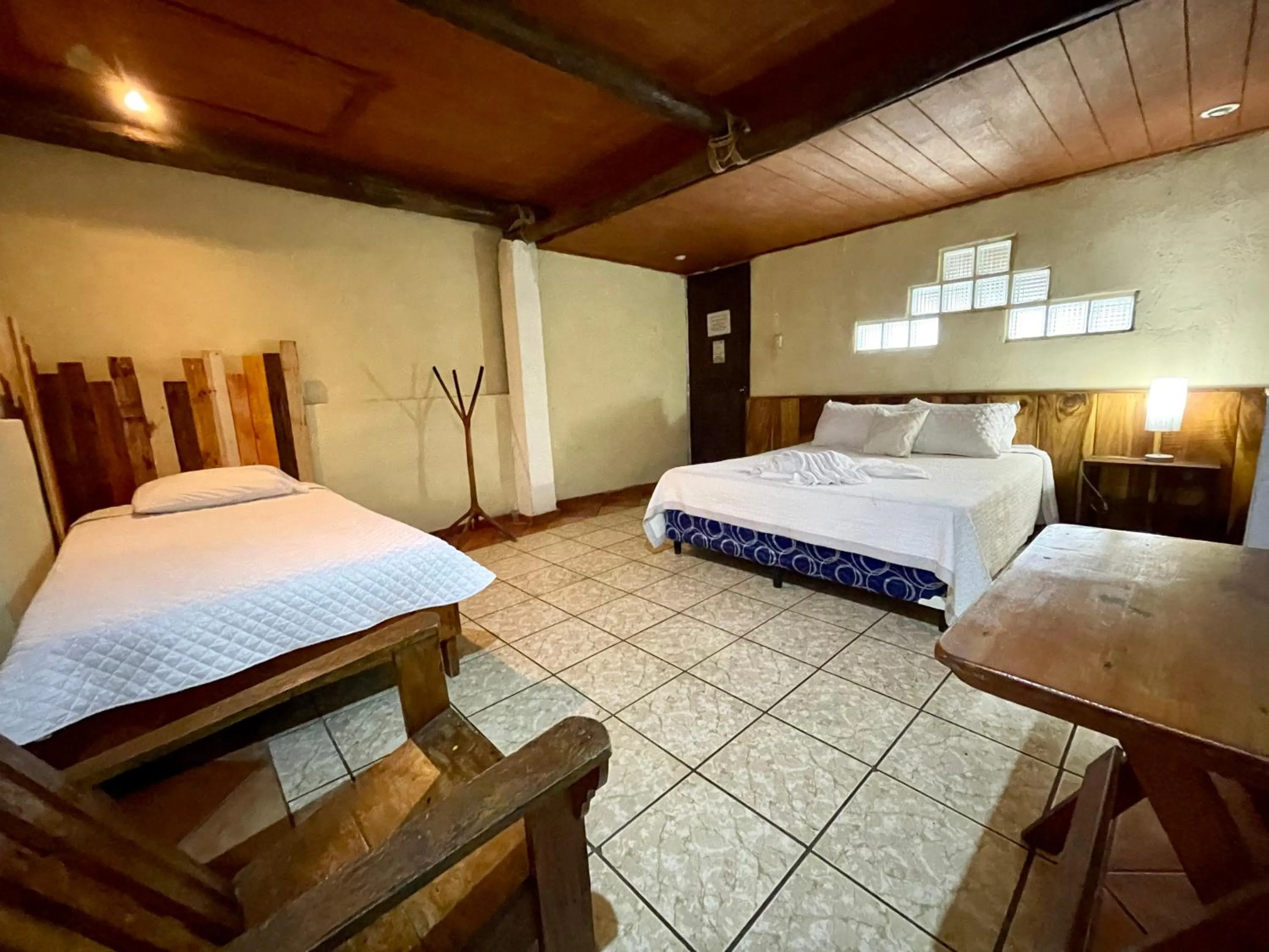 Photo of the whole room, Bed in Johnnys Place Hotel