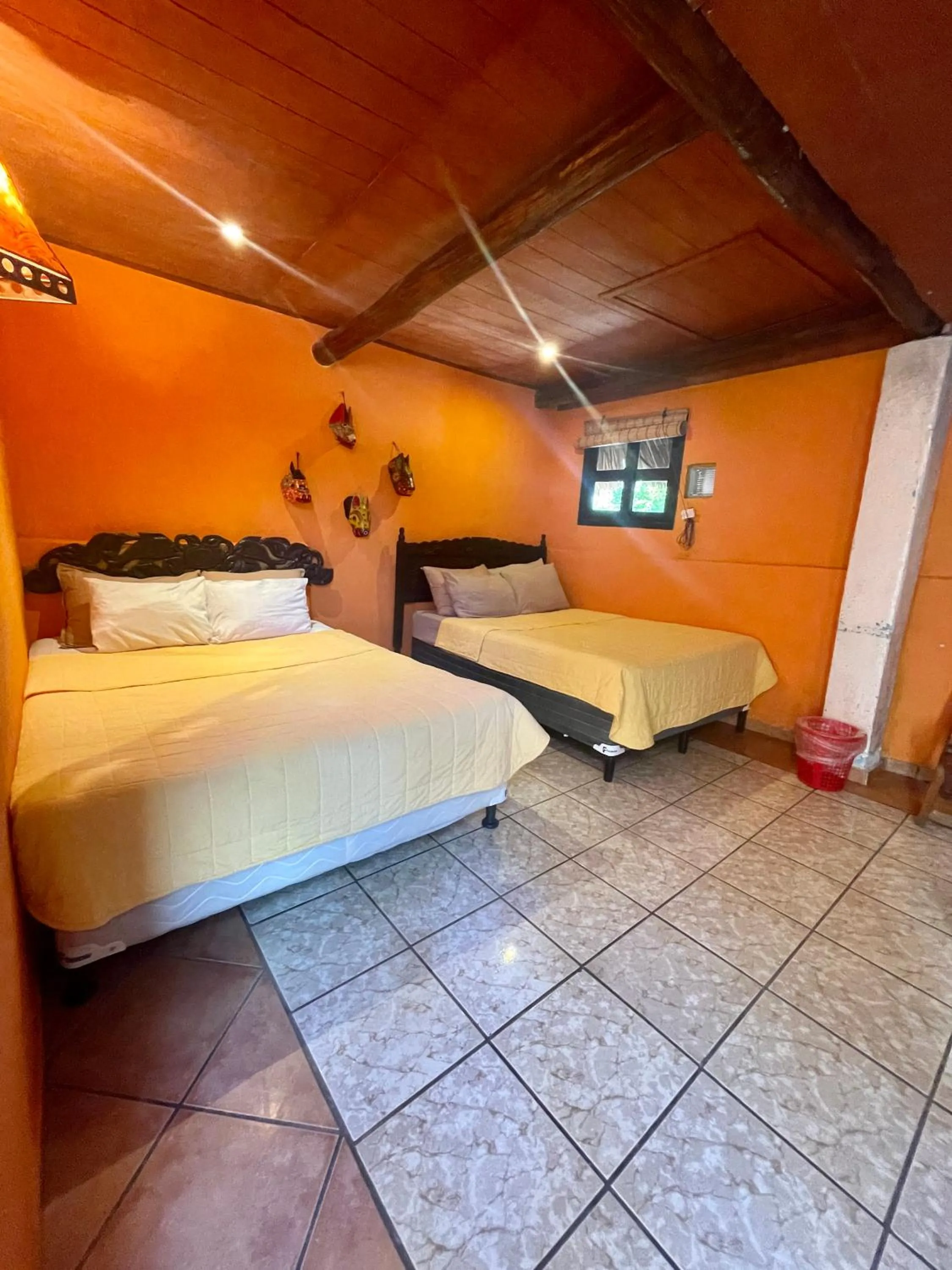 Photo of the whole room, Bed in Johnnys Place Hotel