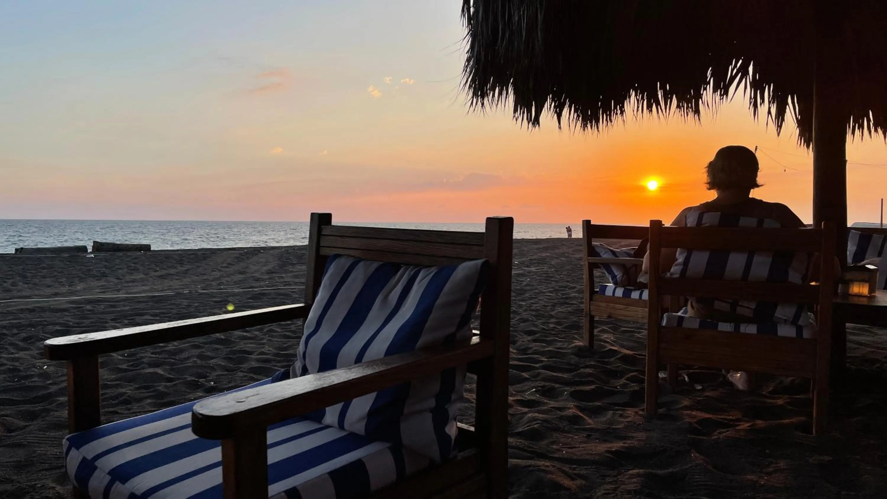 Sunset in Johnnys Place Hotel