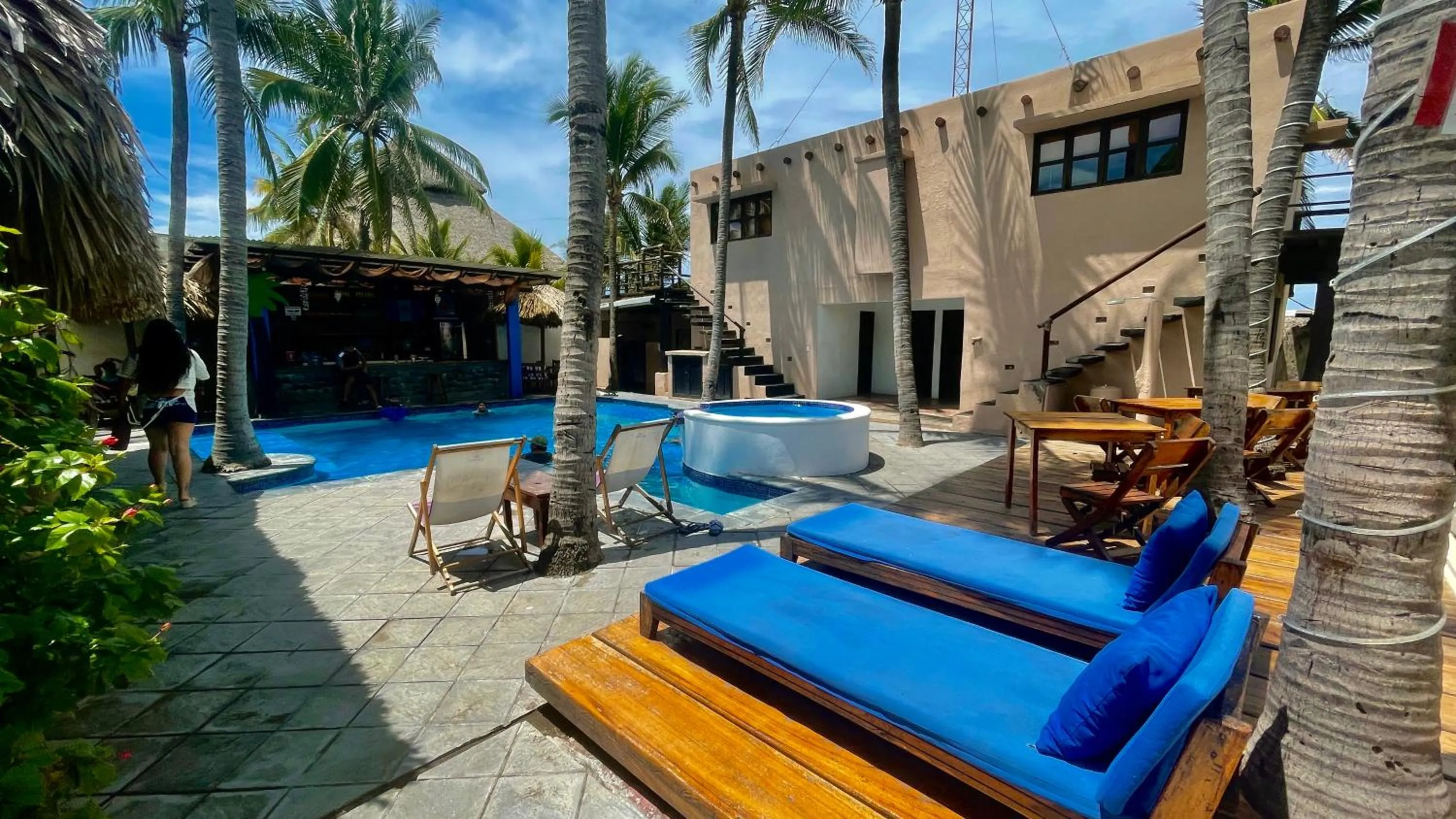 Swimming pool in Johnnys Place Hotel