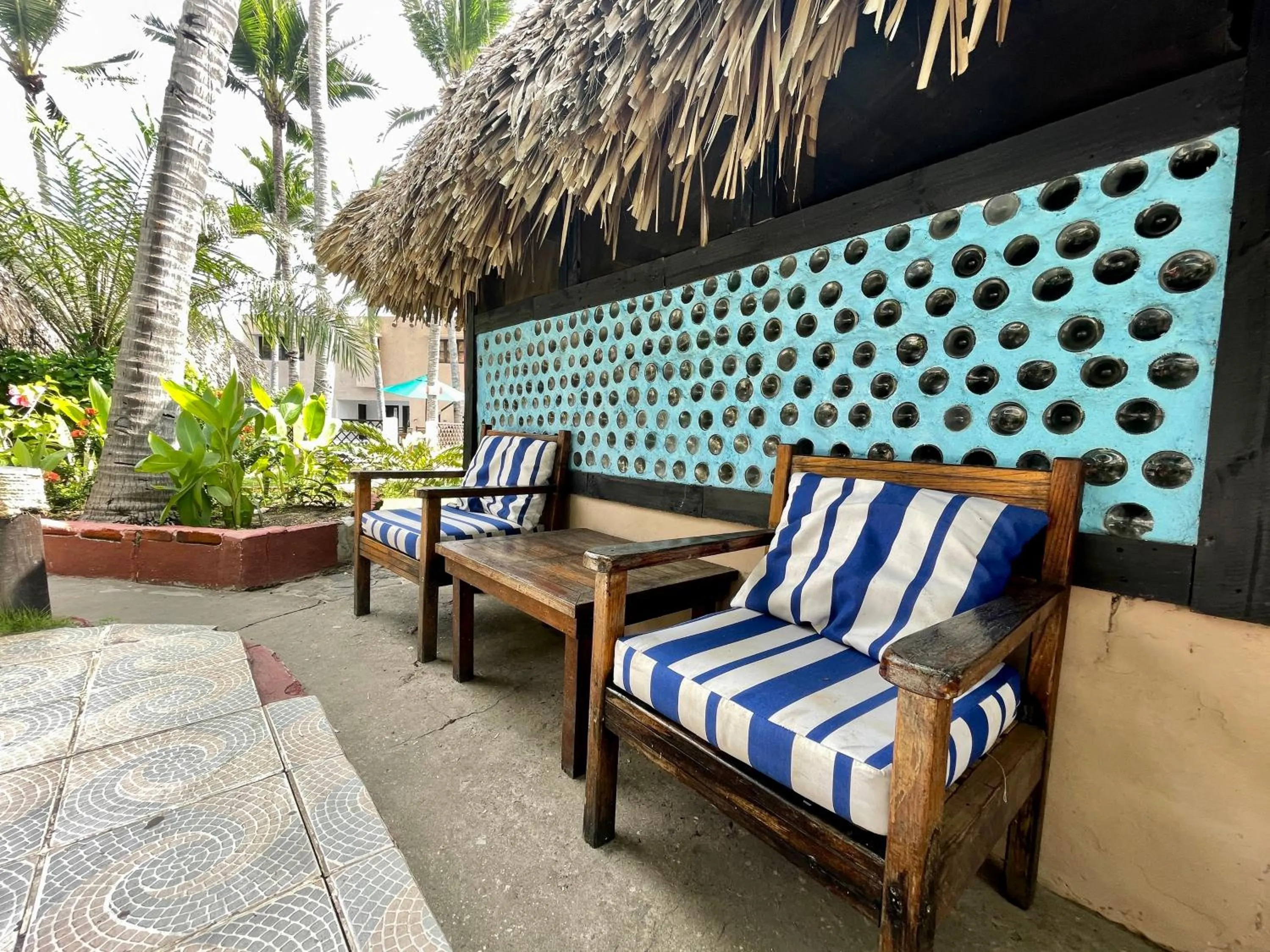 Seating area in Johnnys Place Hotel