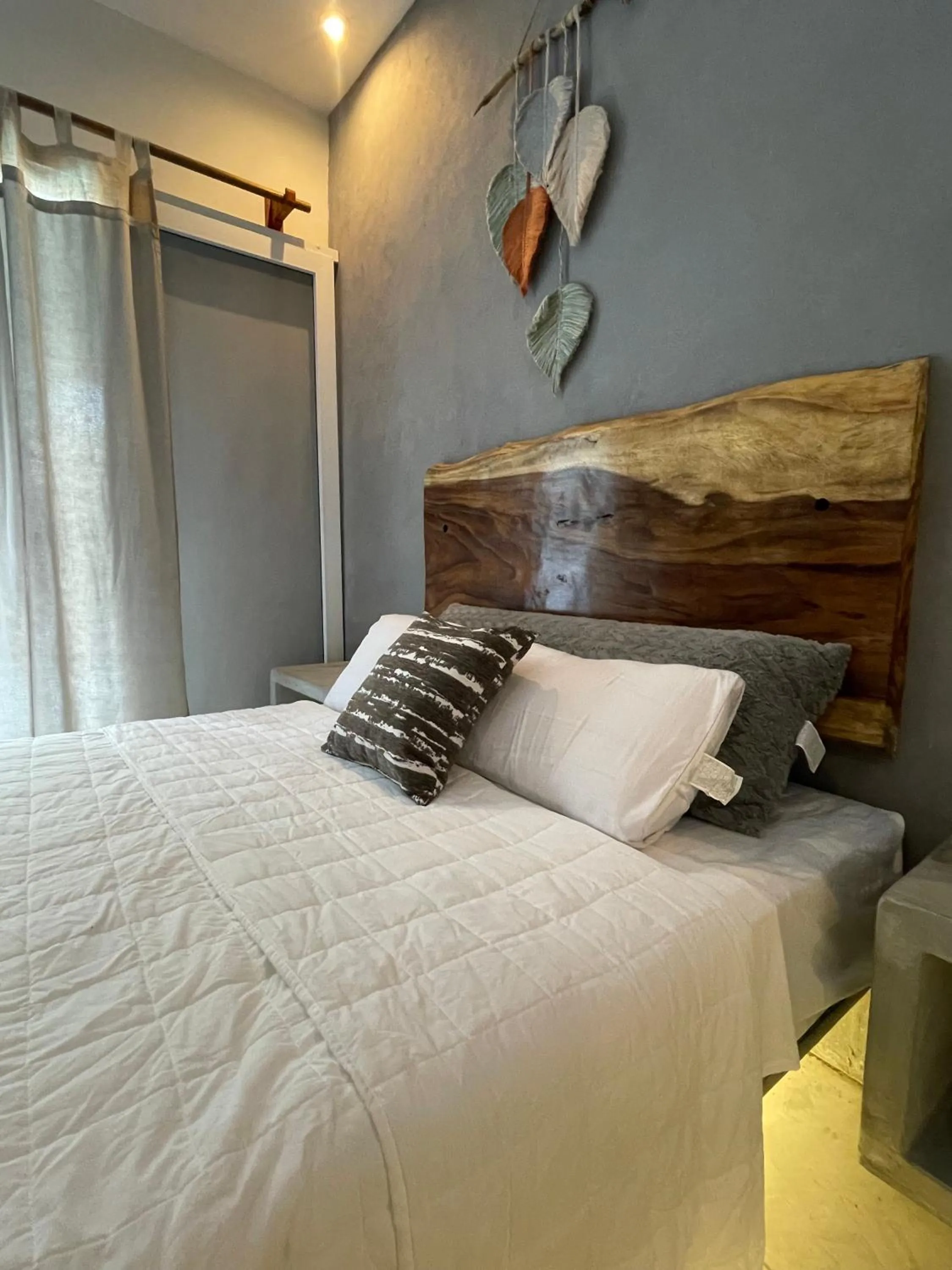 Bedroom, Bed in Johnnys Place Hotel