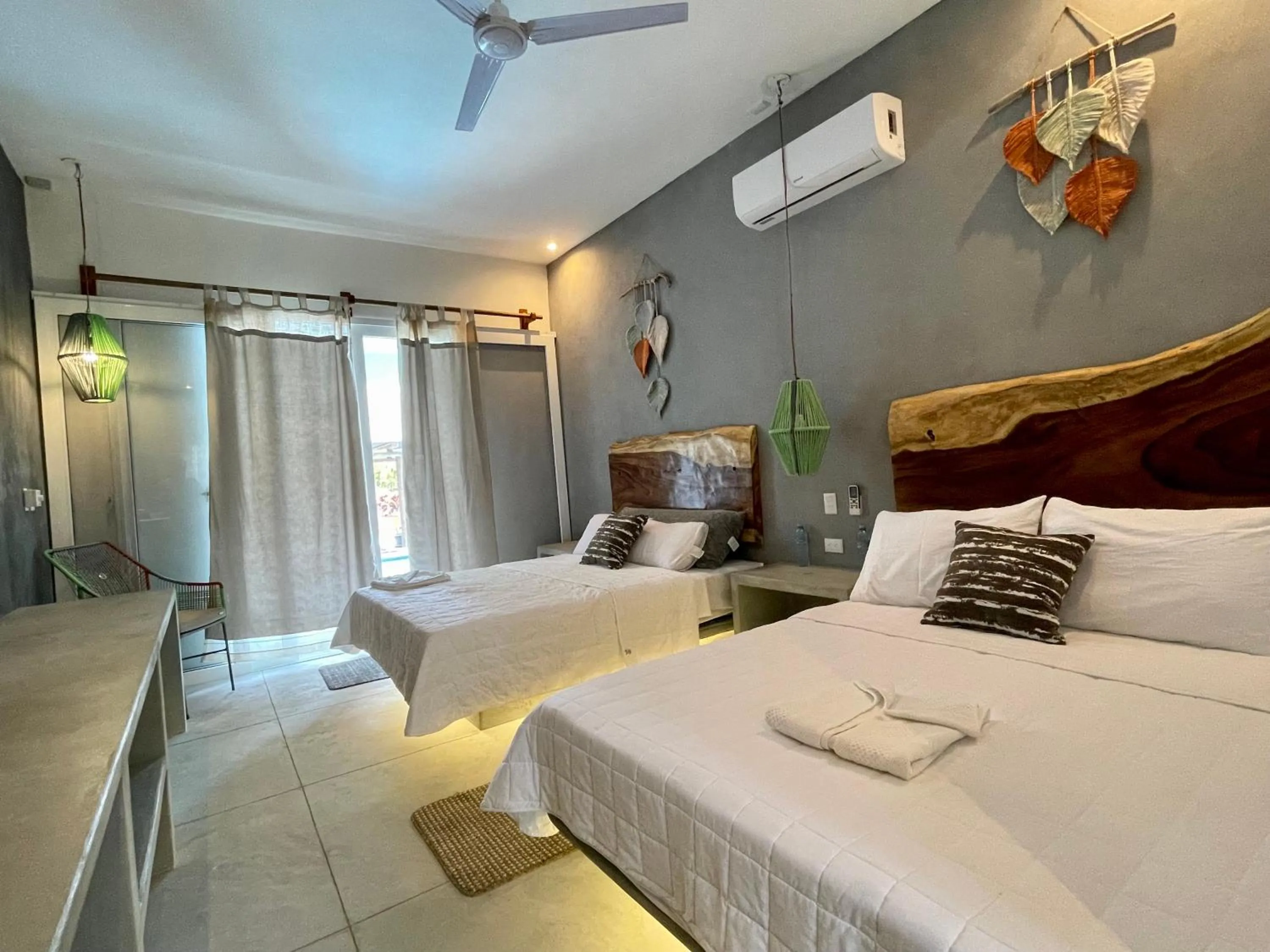 Bedroom, Bed in Johnnys Place Hotel