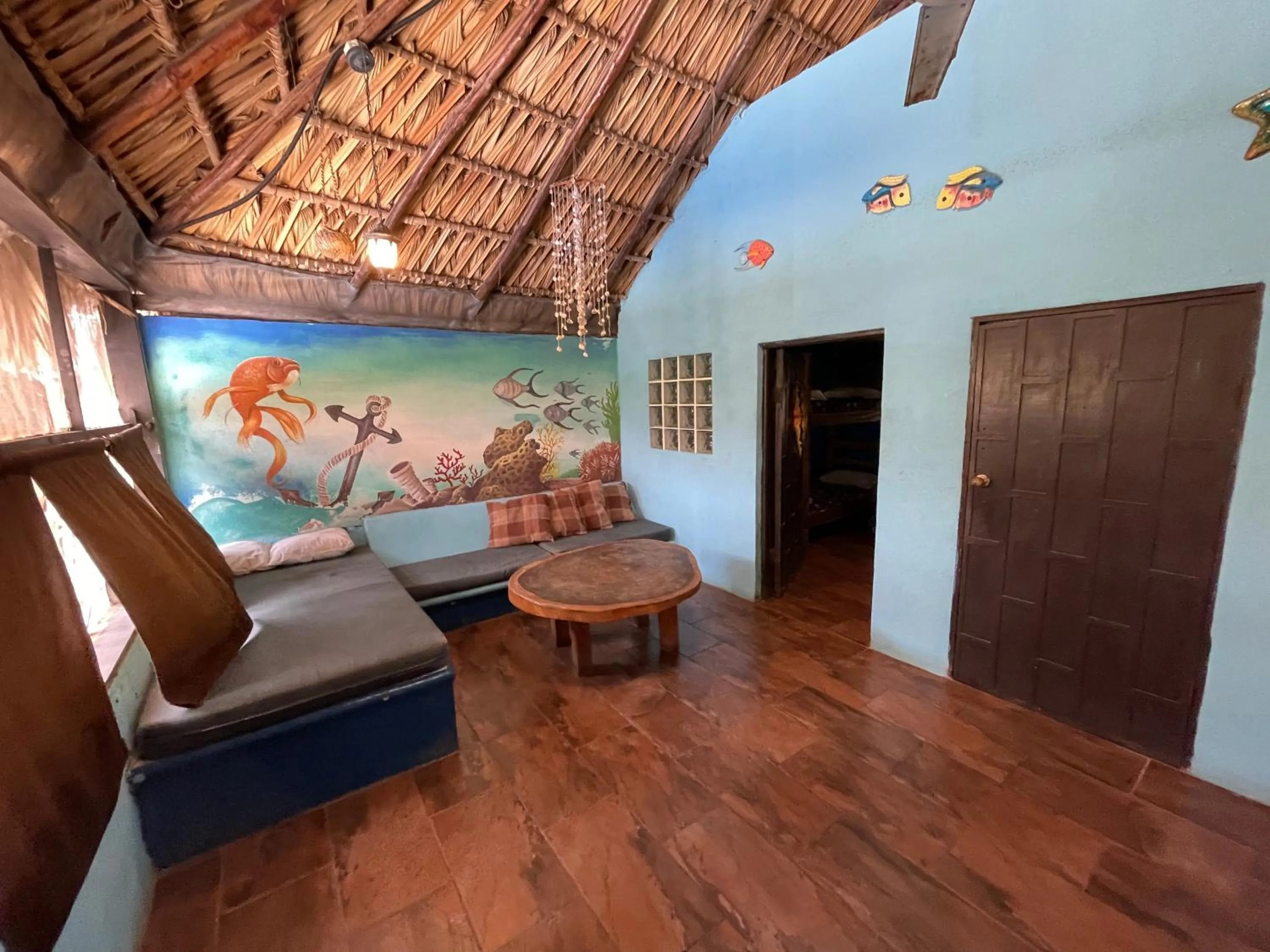 Living room in Johnnys Place Hotel