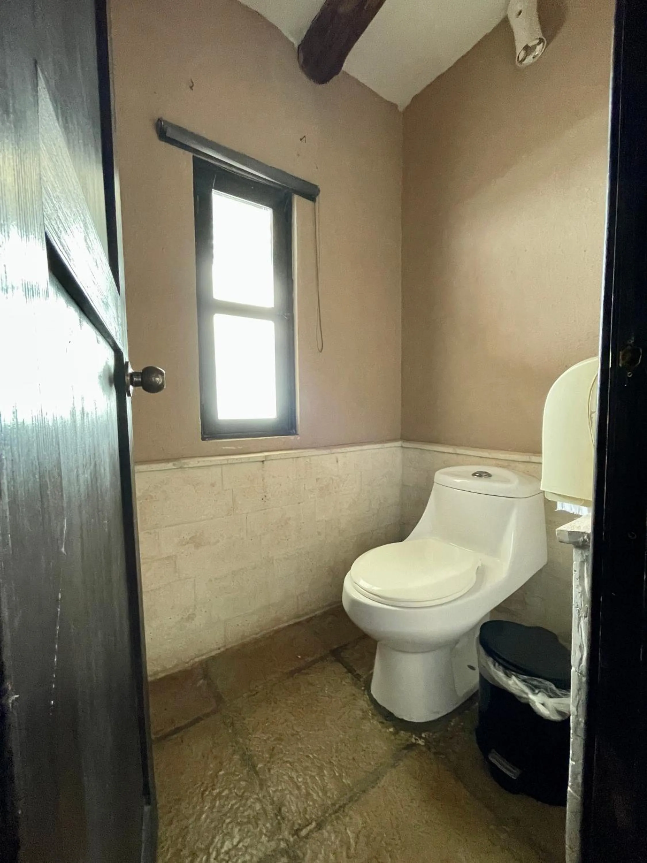 Bathroom in Johnnys Place Hotel