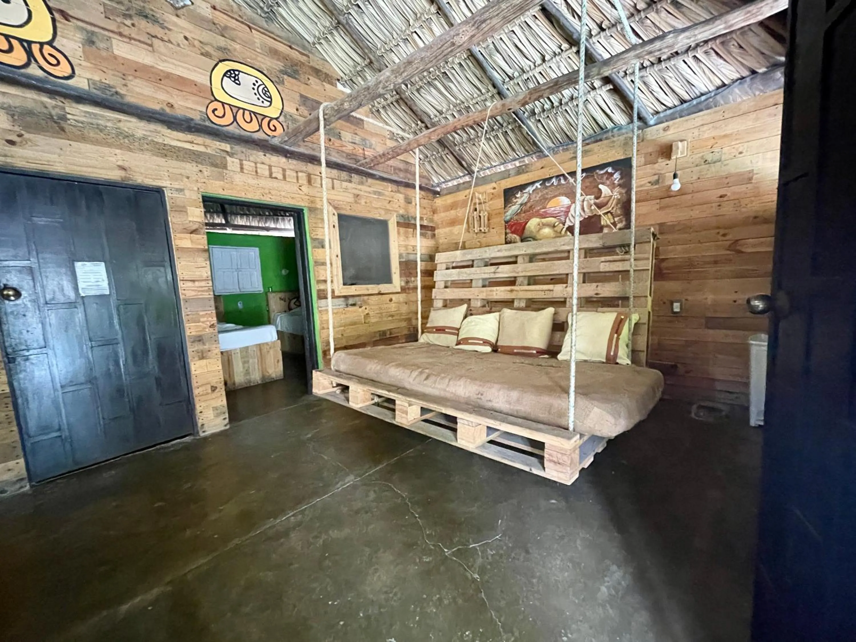 Living room, Bed in Johnnys Place Hotel