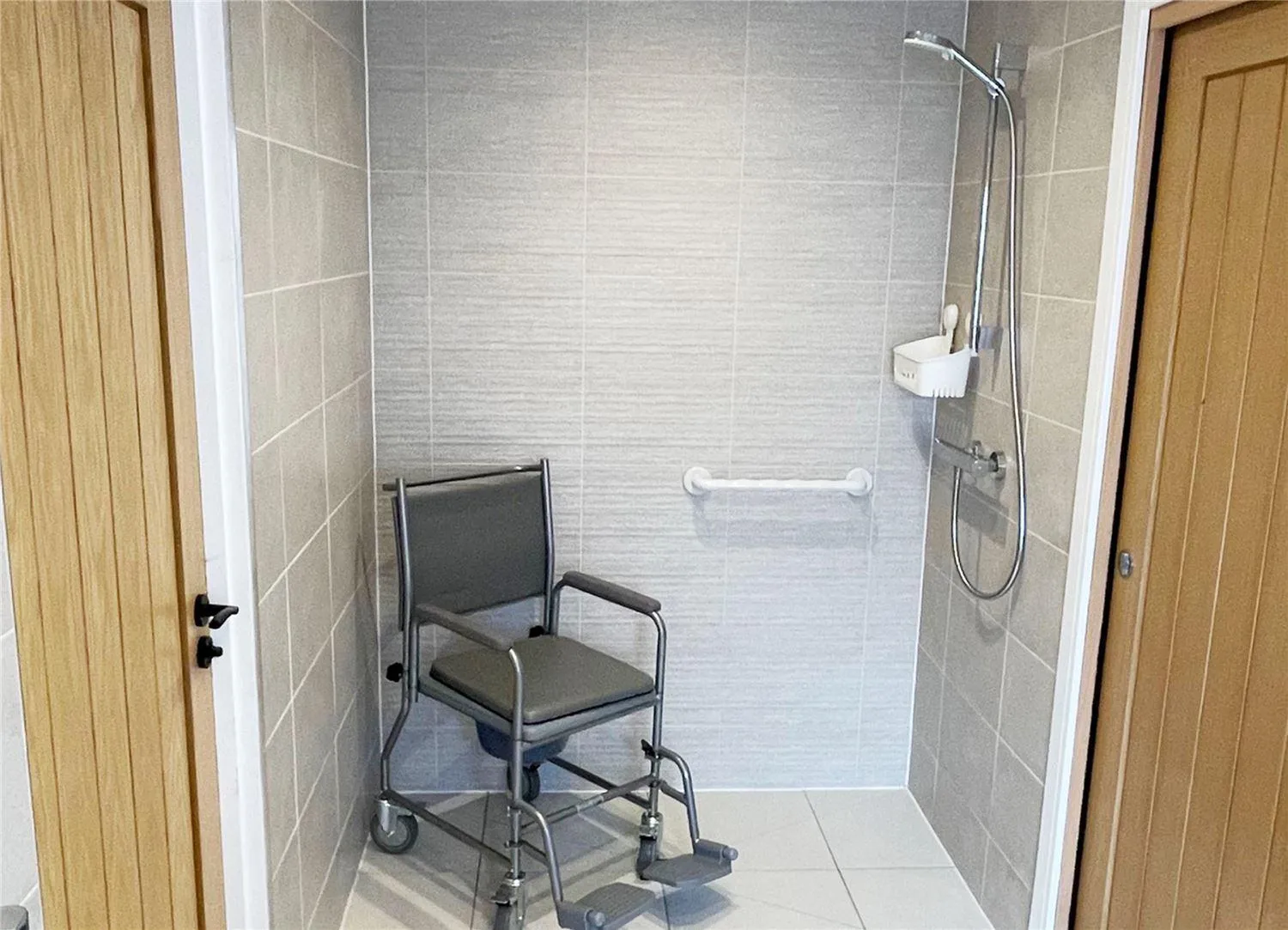 Fully Accessible-Disabled Adapted-Hot Tub-Pets