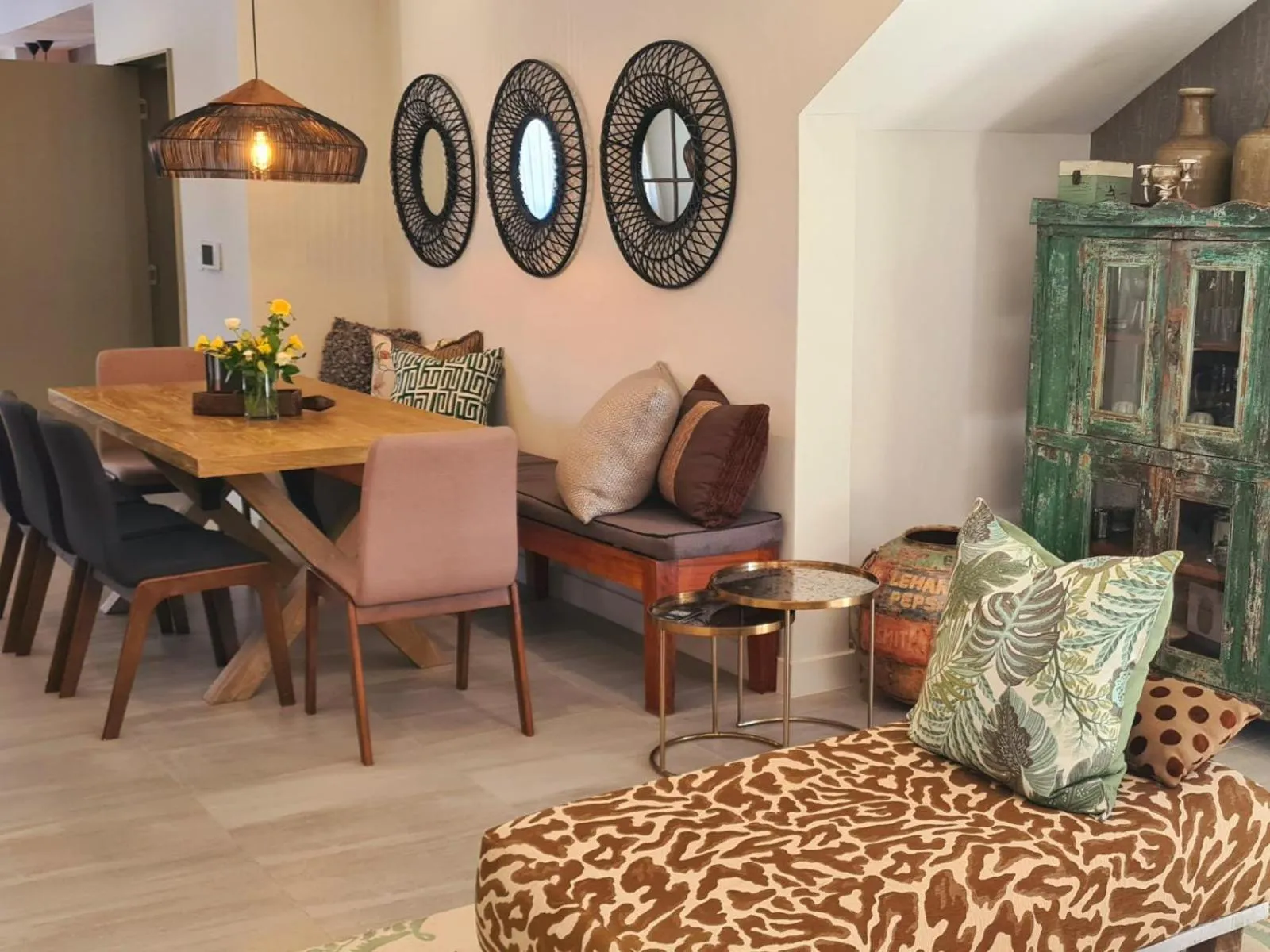 Communal lounge/ TV room in Thyme Spent Bloubergstrand