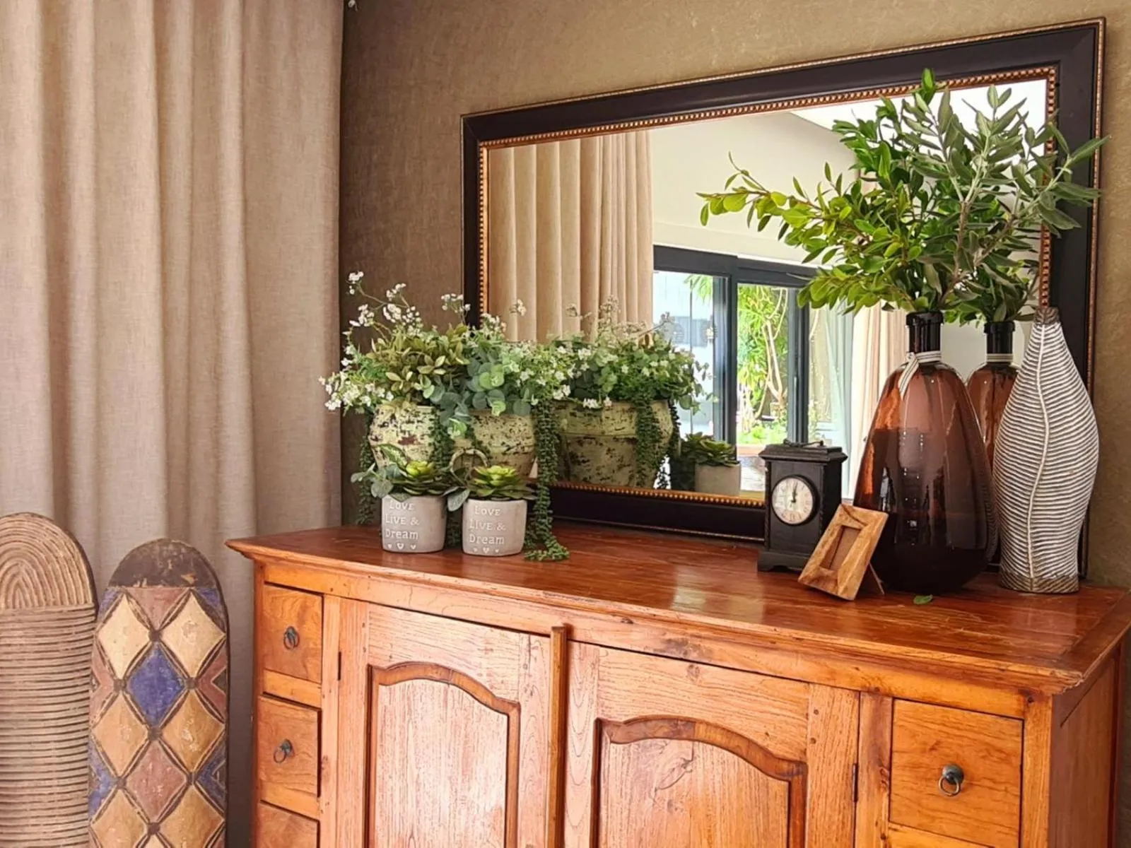 Communal lounge/ TV room in Thyme Spent Bloubergstrand