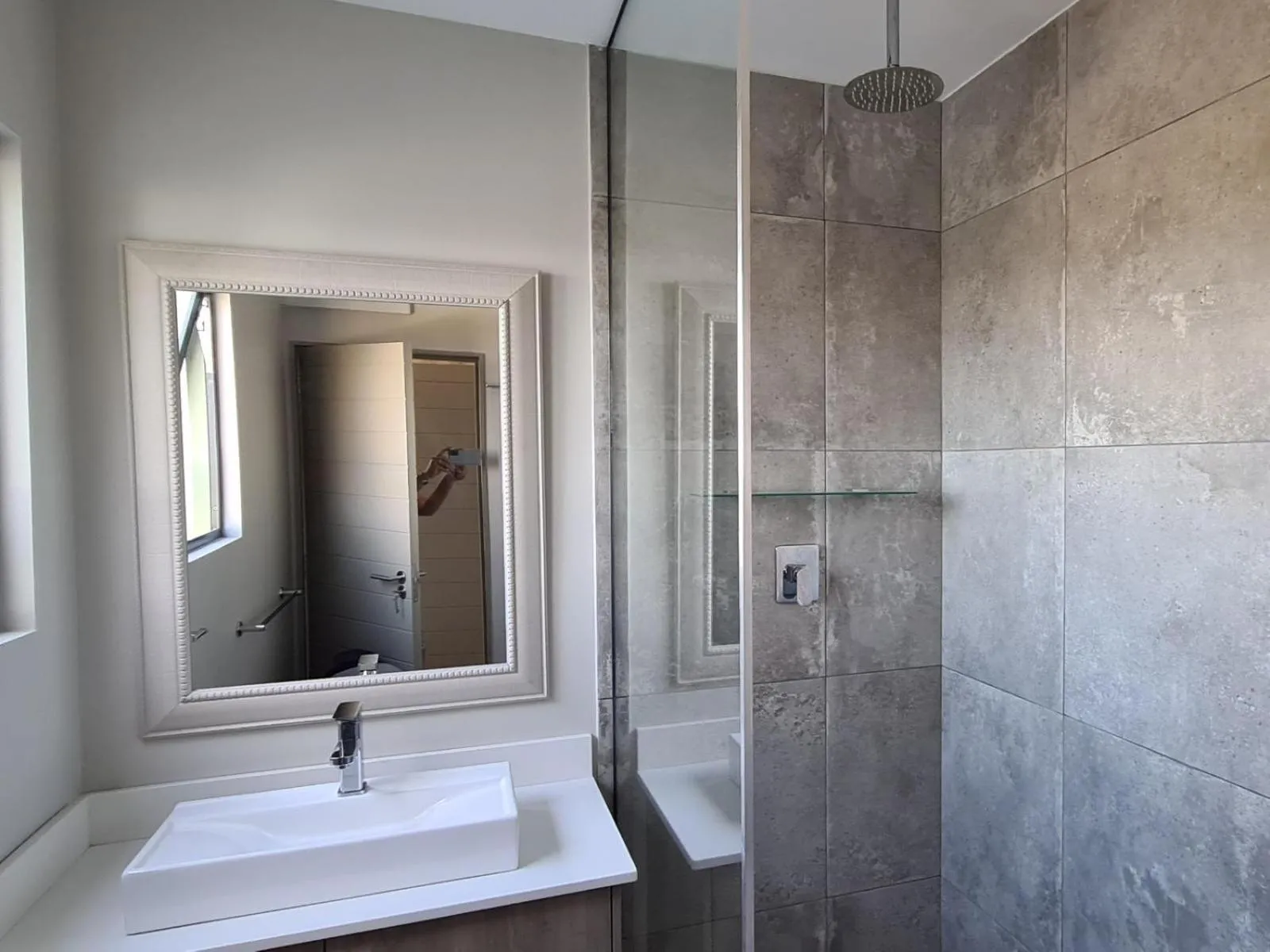 Shower in Thyme Spent Bloubergstrand