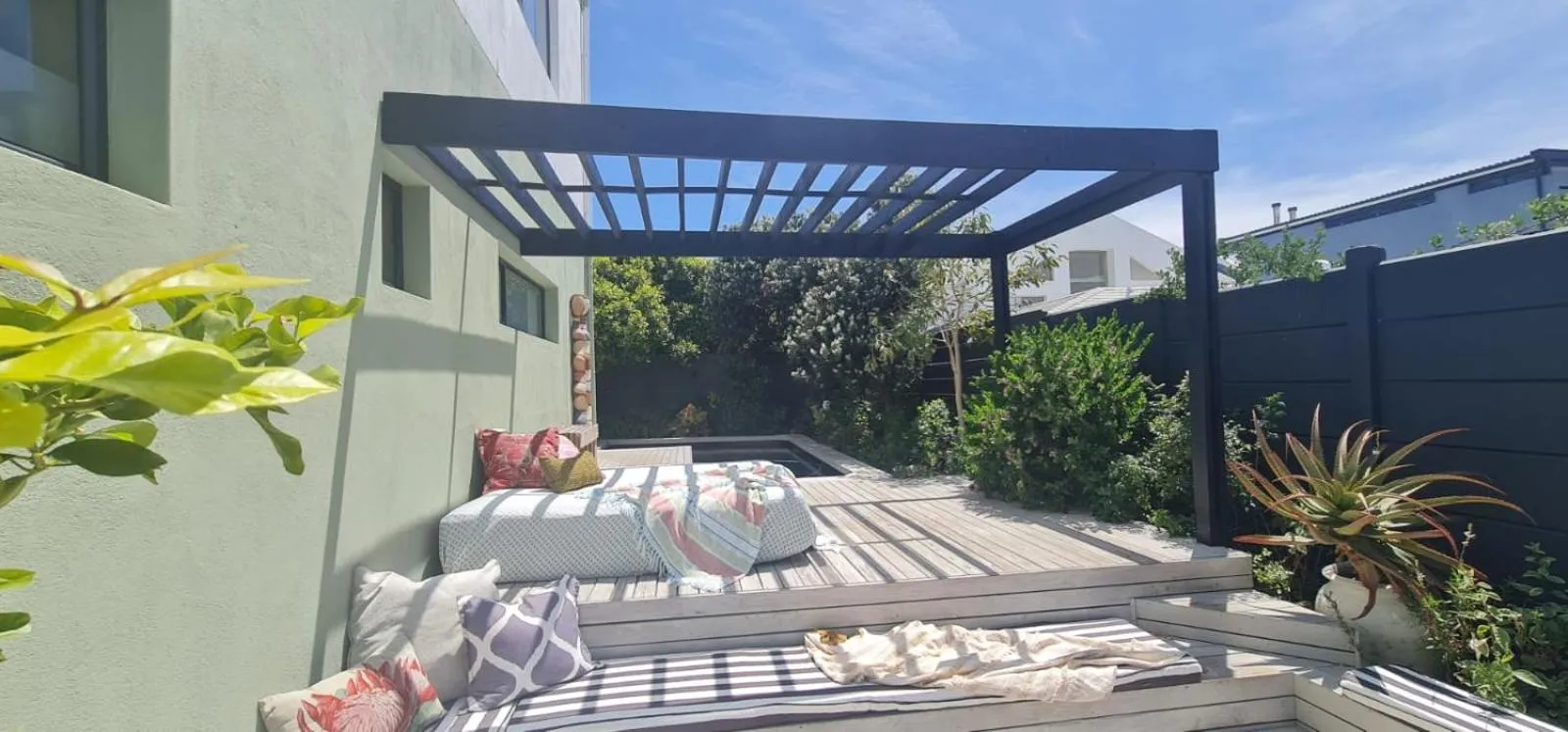 Swimming pool in Thyme Spent Bloubergstrand