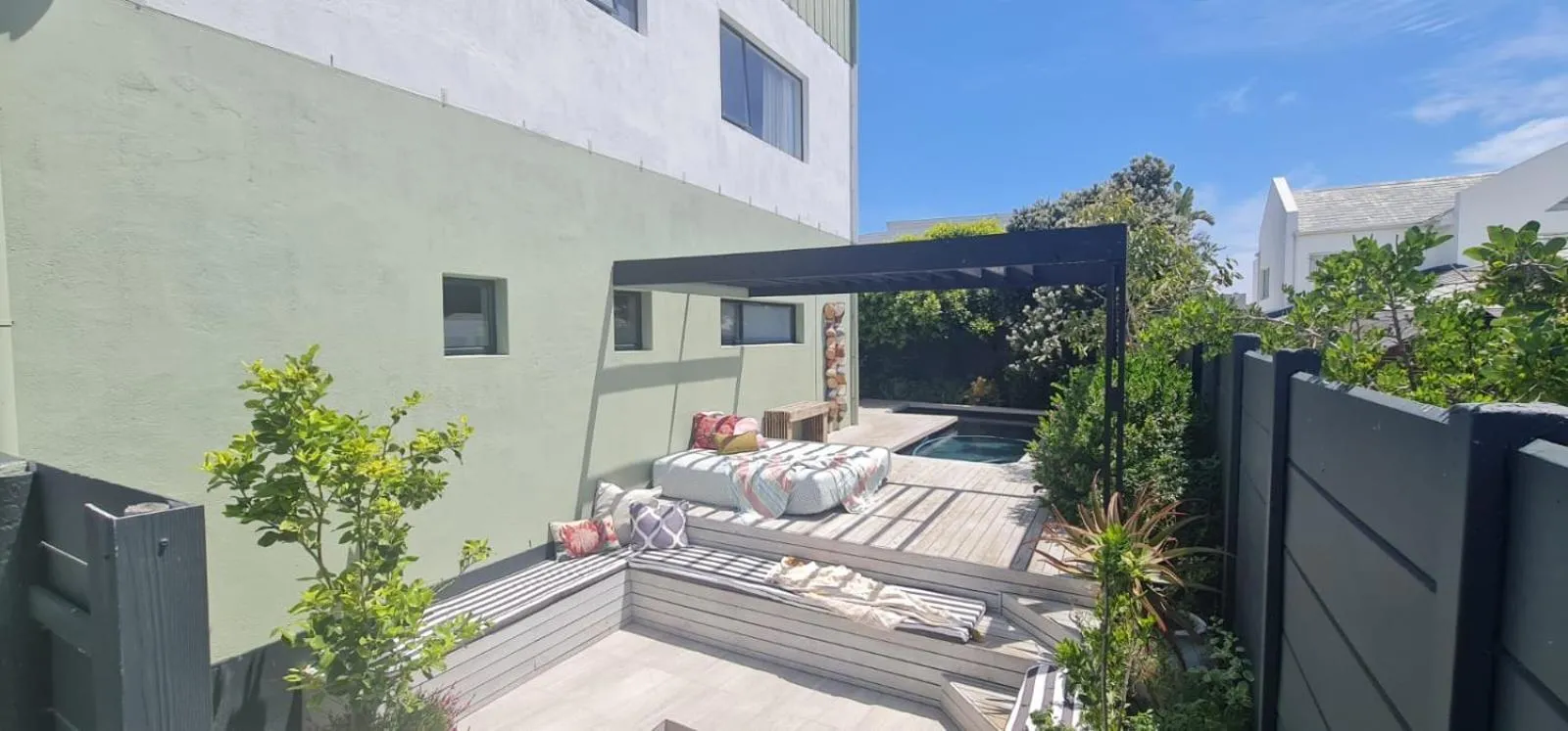 Swimming pool in Thyme Spent Bloubergstrand