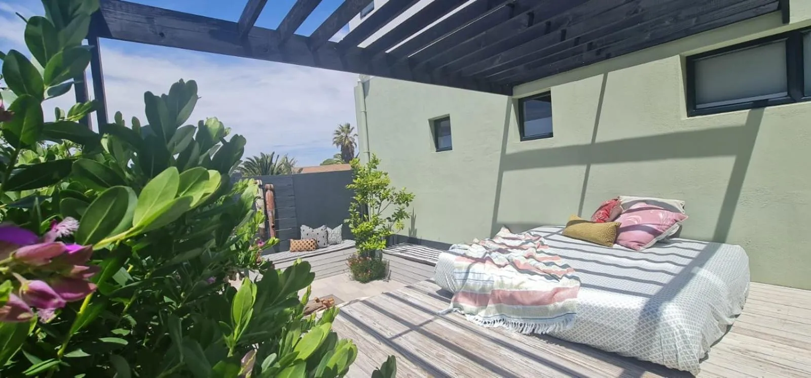 Swimming pool in Thyme Spent Bloubergstrand