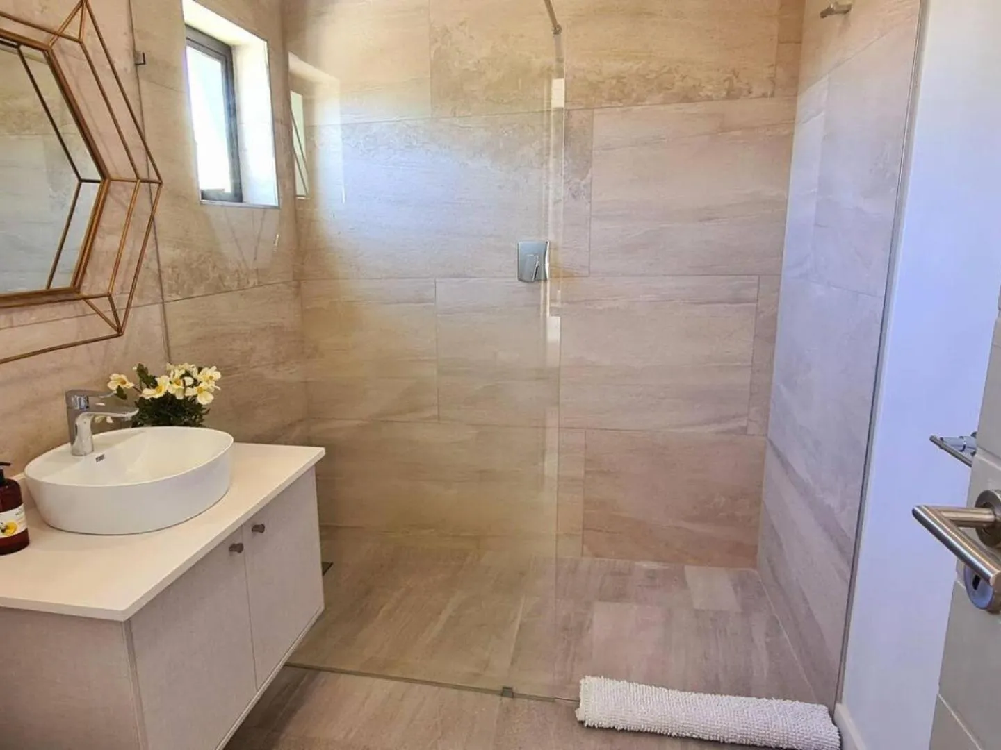 Shower in Thyme Spent Bloubergstrand