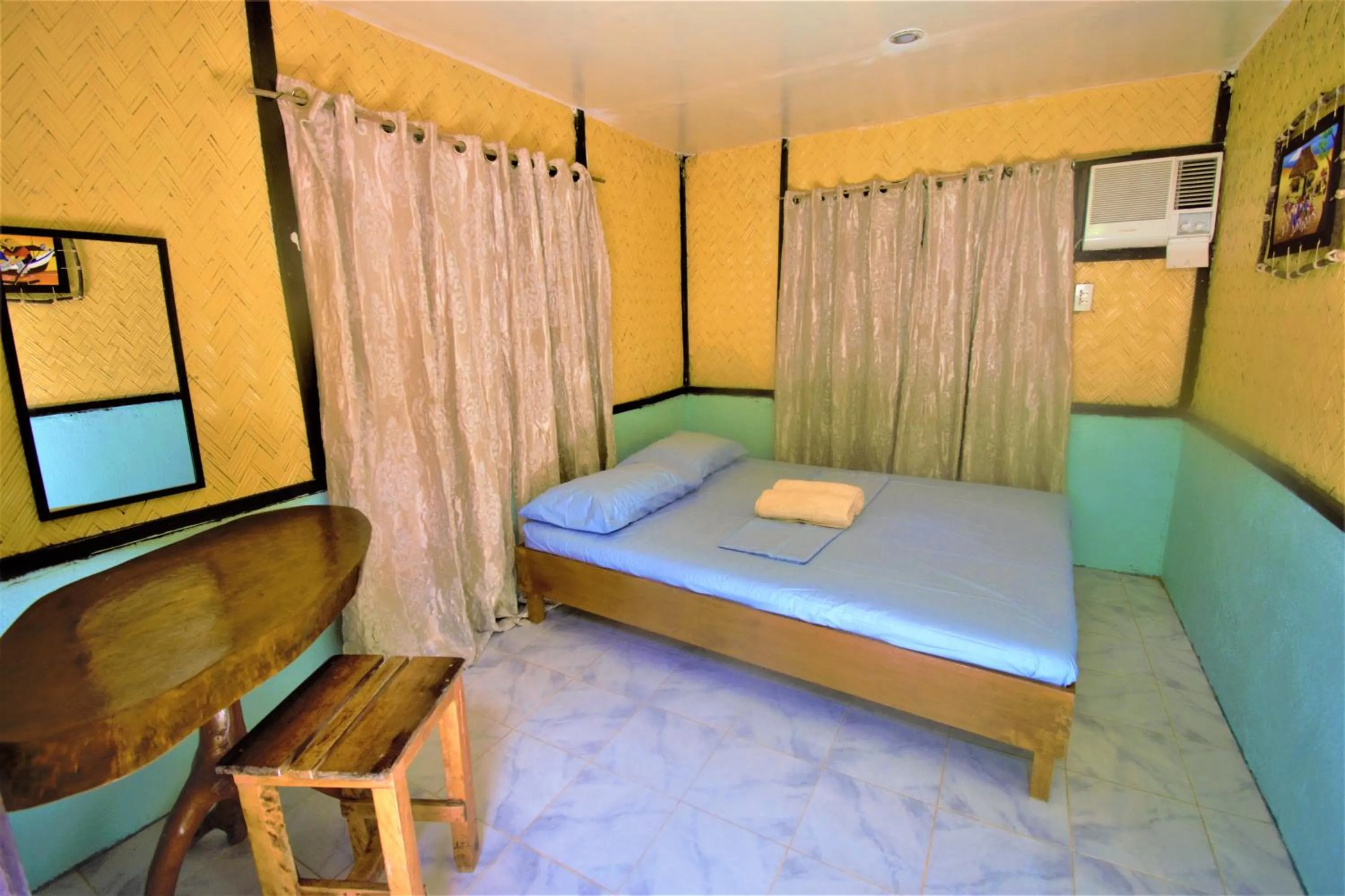 Bed in Concepcion Divers Lodge