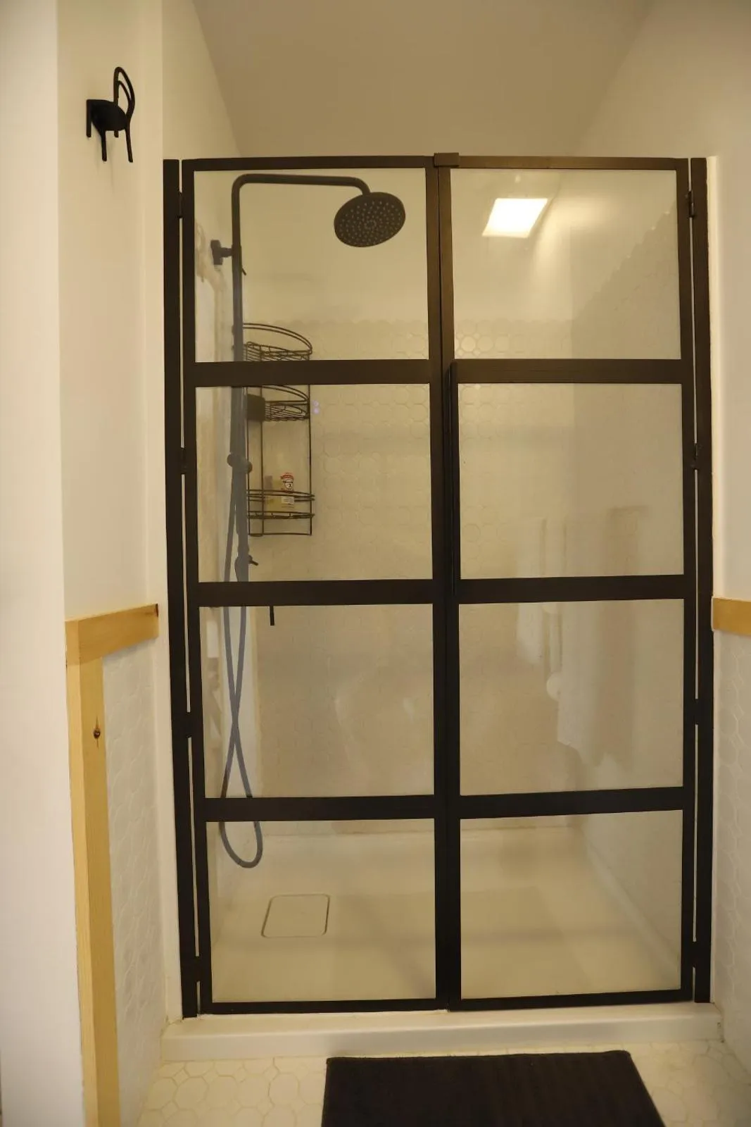 Shower in The Vine on Main