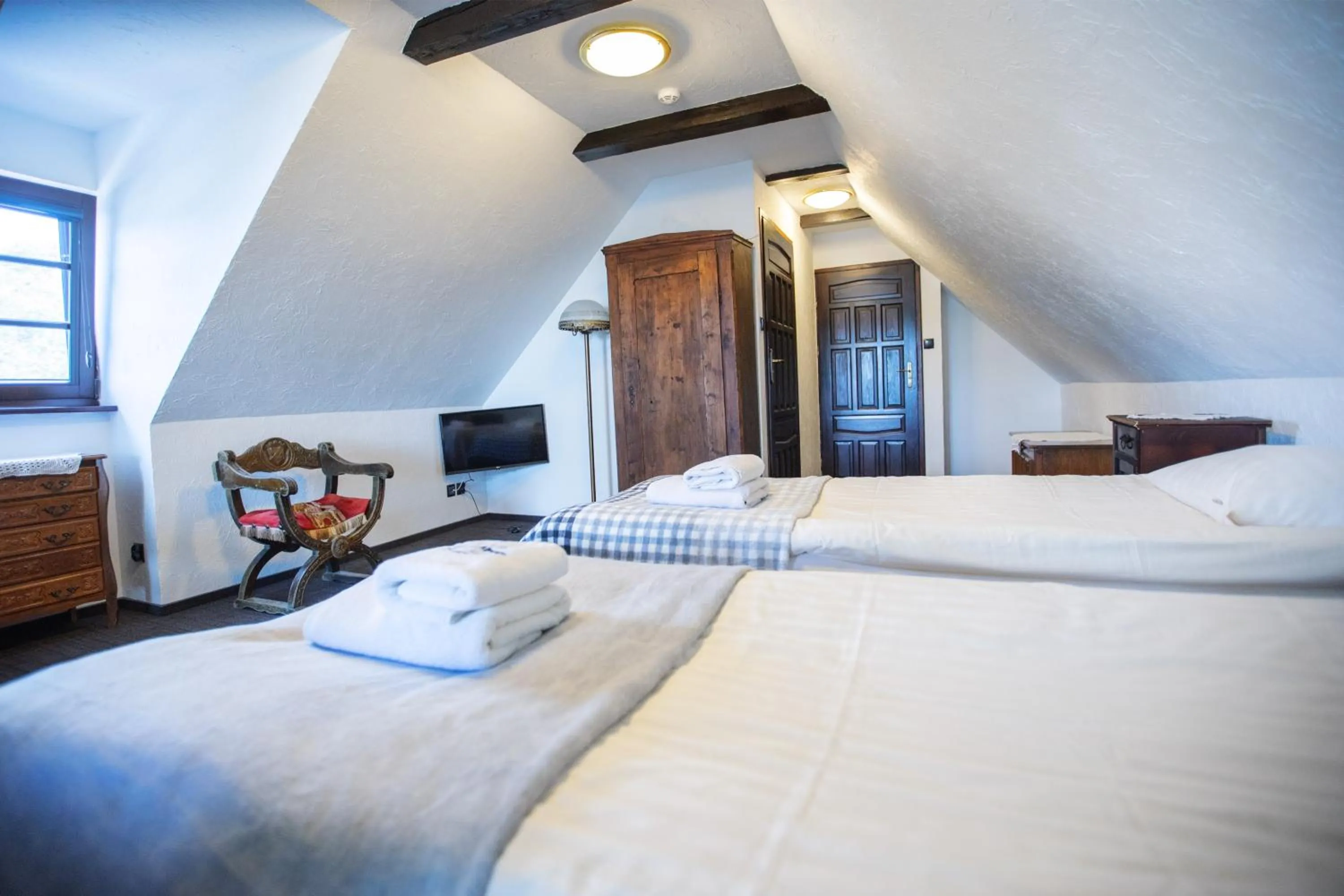 Photo of the whole room, Bed in Gospoda pod Czarnym Łabędziem