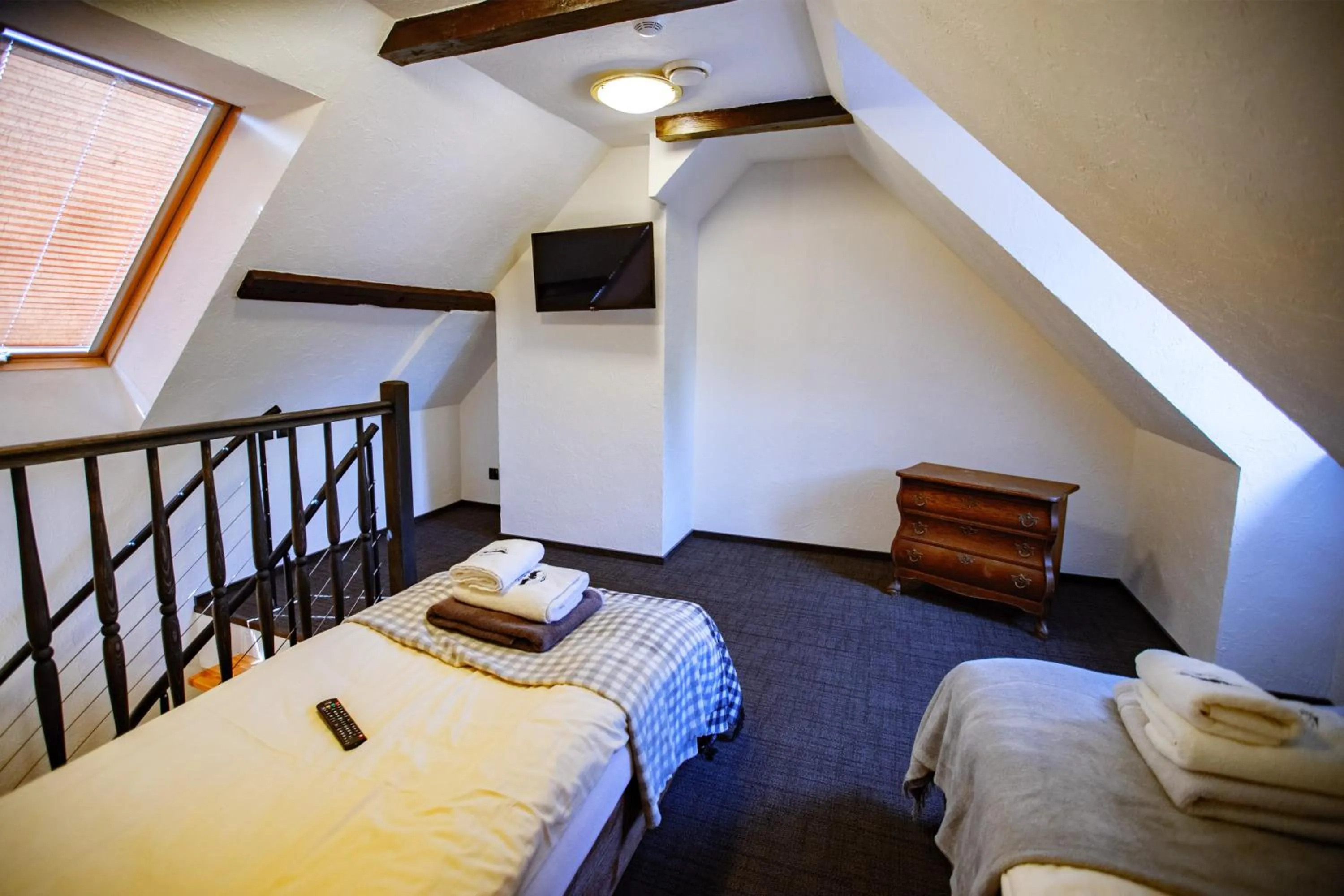 Photo of the whole room, Bed in Gospoda pod Czarnym Łabędziem