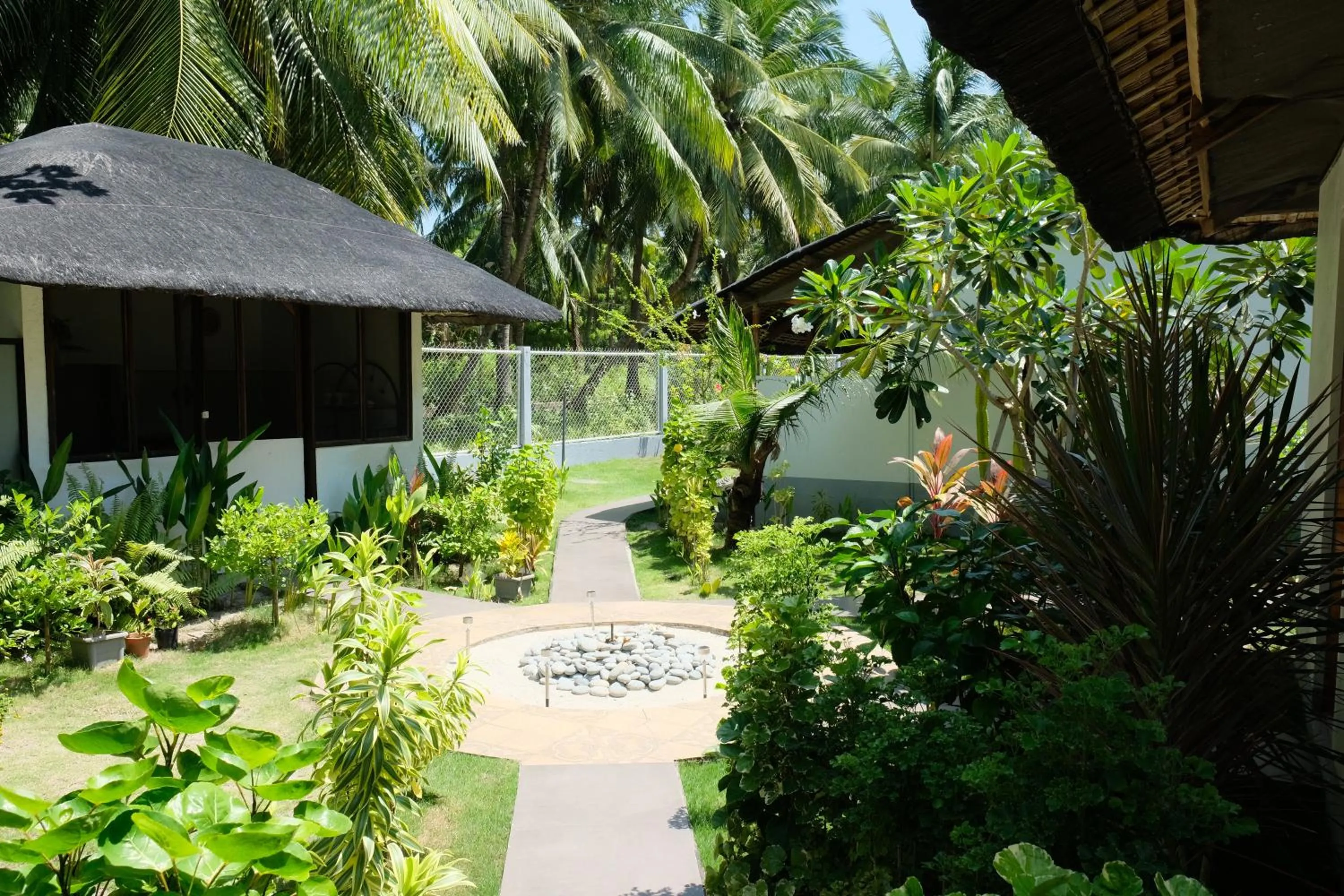 Garden view in Skott's Comfy Lodge