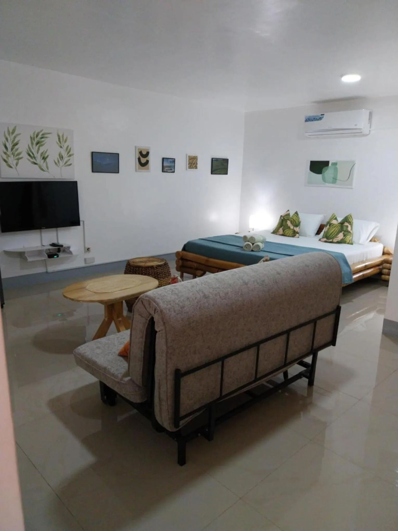 View (from property/room), Bed in Skott's Comfy Lodge