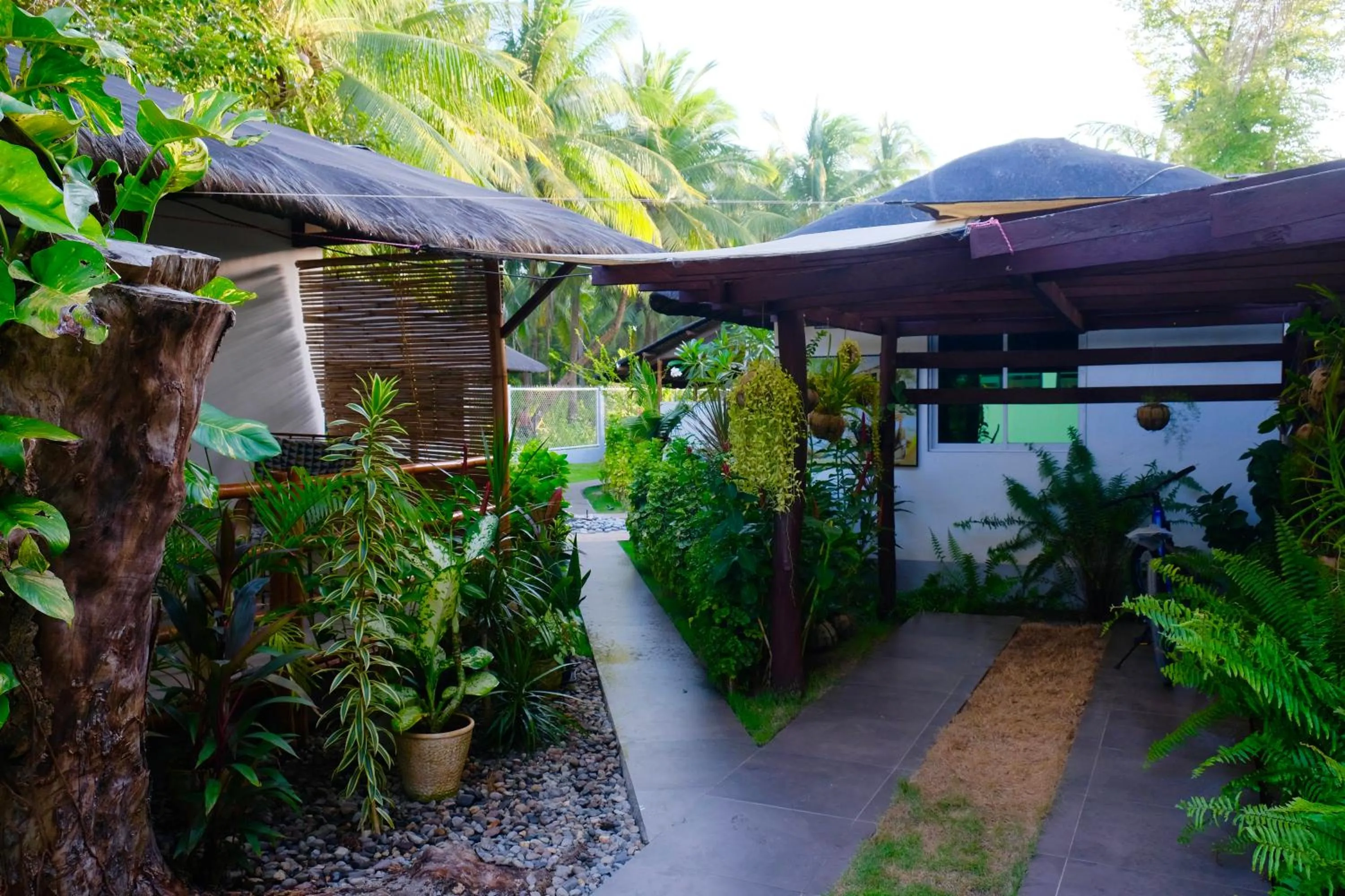 Garden view in Skott's Comfy Lodge