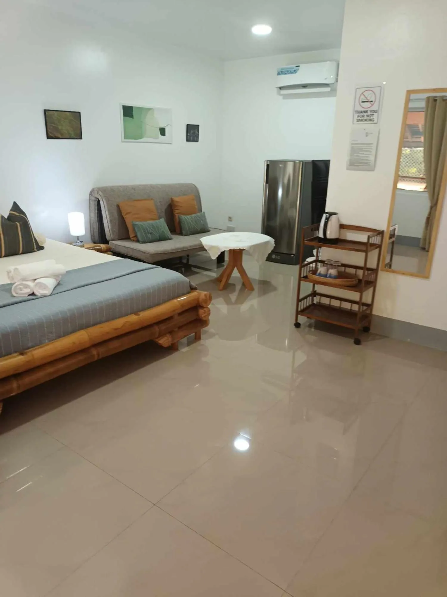 Photo of the whole room, Bed in Skott's Comfy Lodge