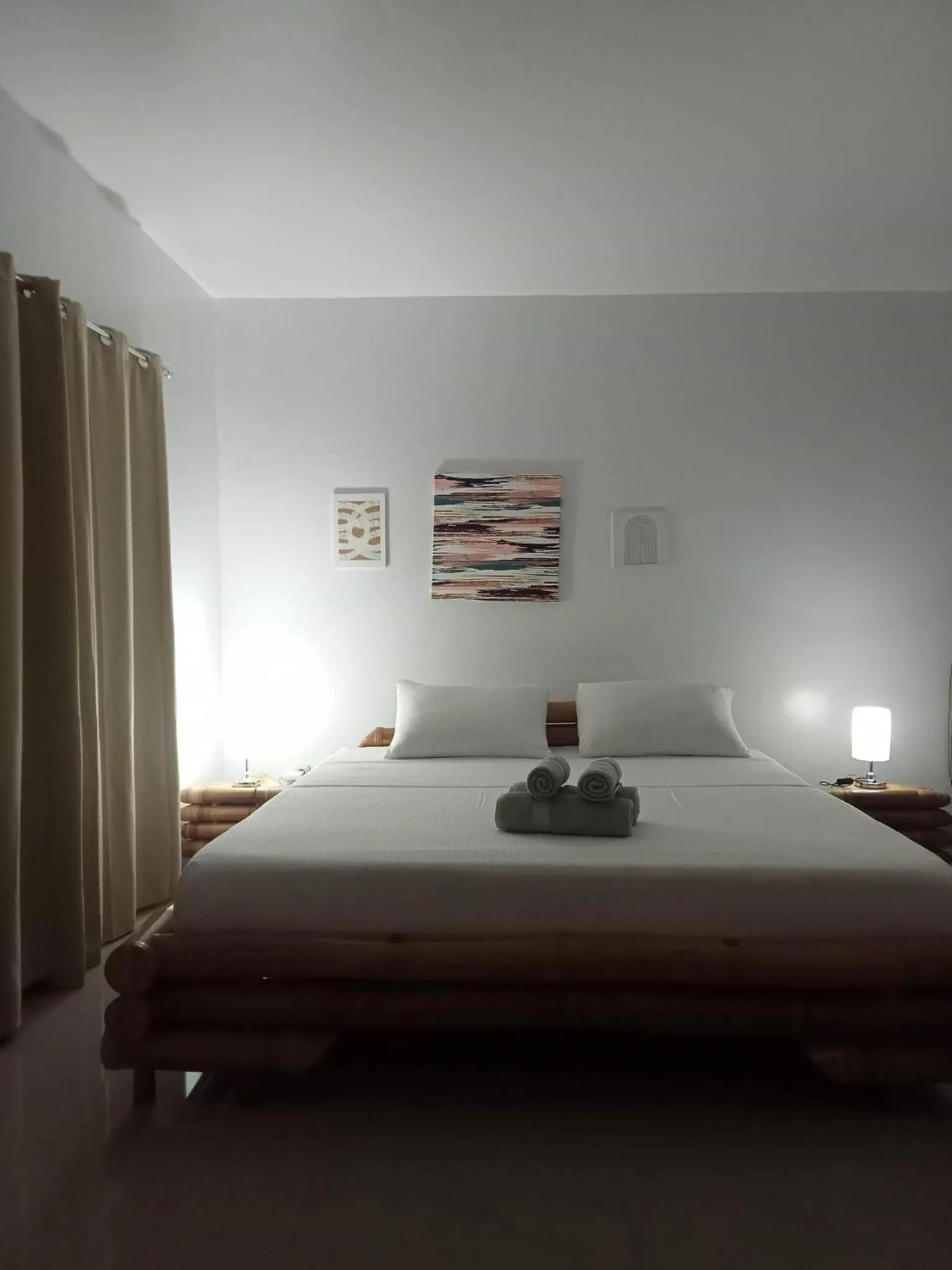 Bed in Skott's Comfy Lodge