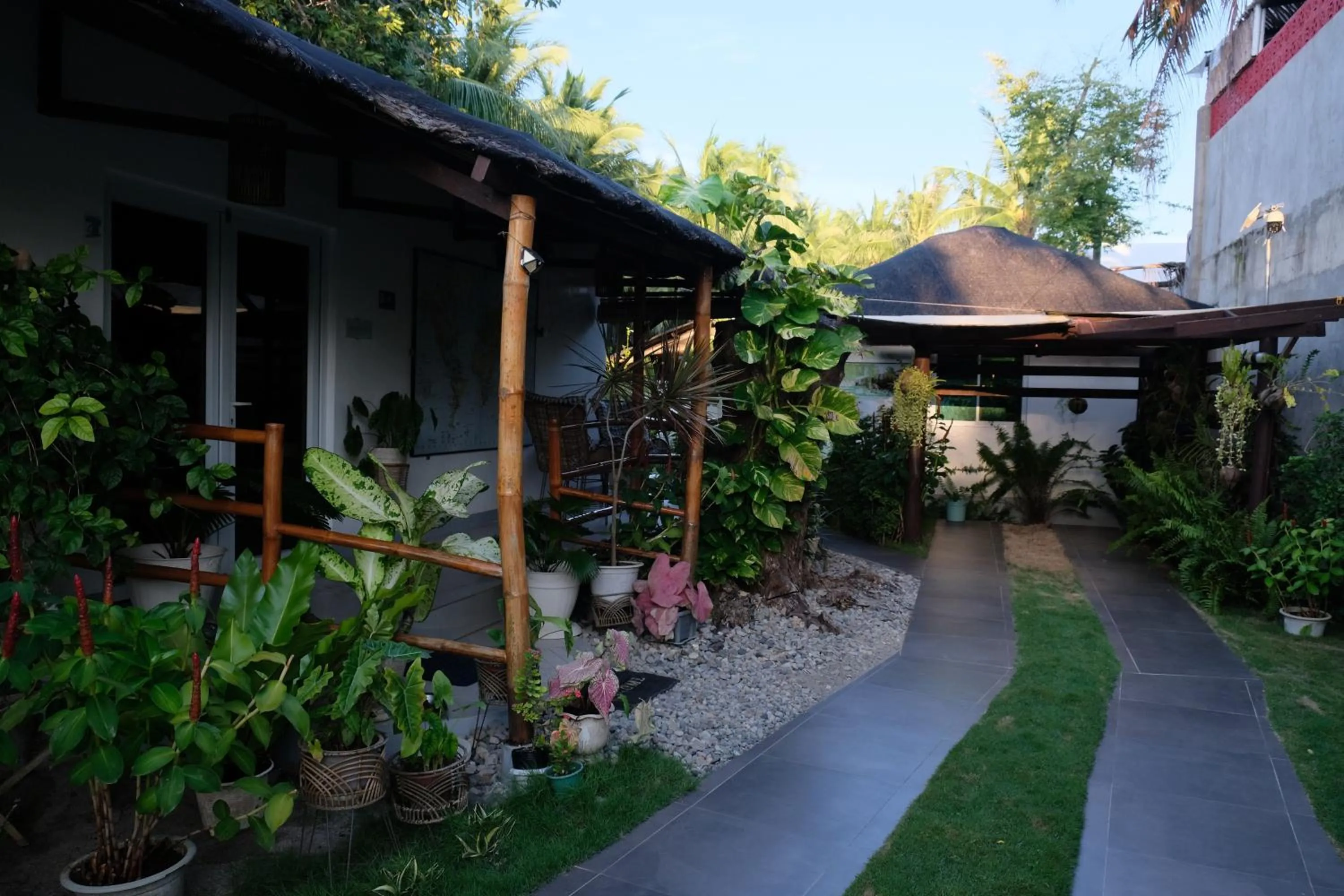 Garden view in Skott's Comfy Lodge