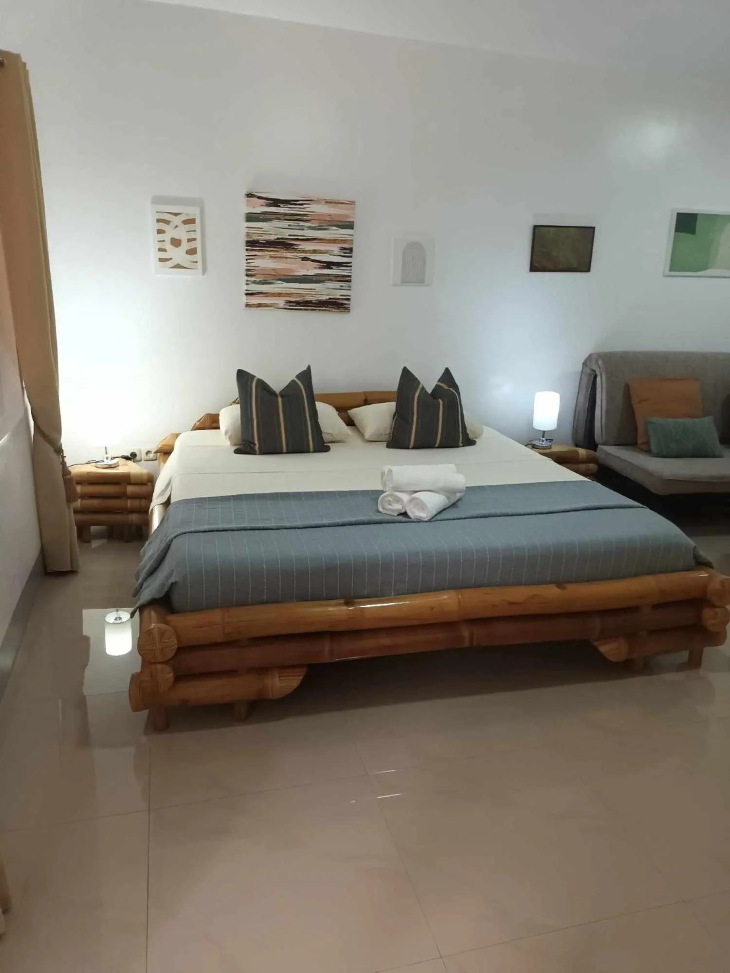 Bed in Skott's Comfy Lodge