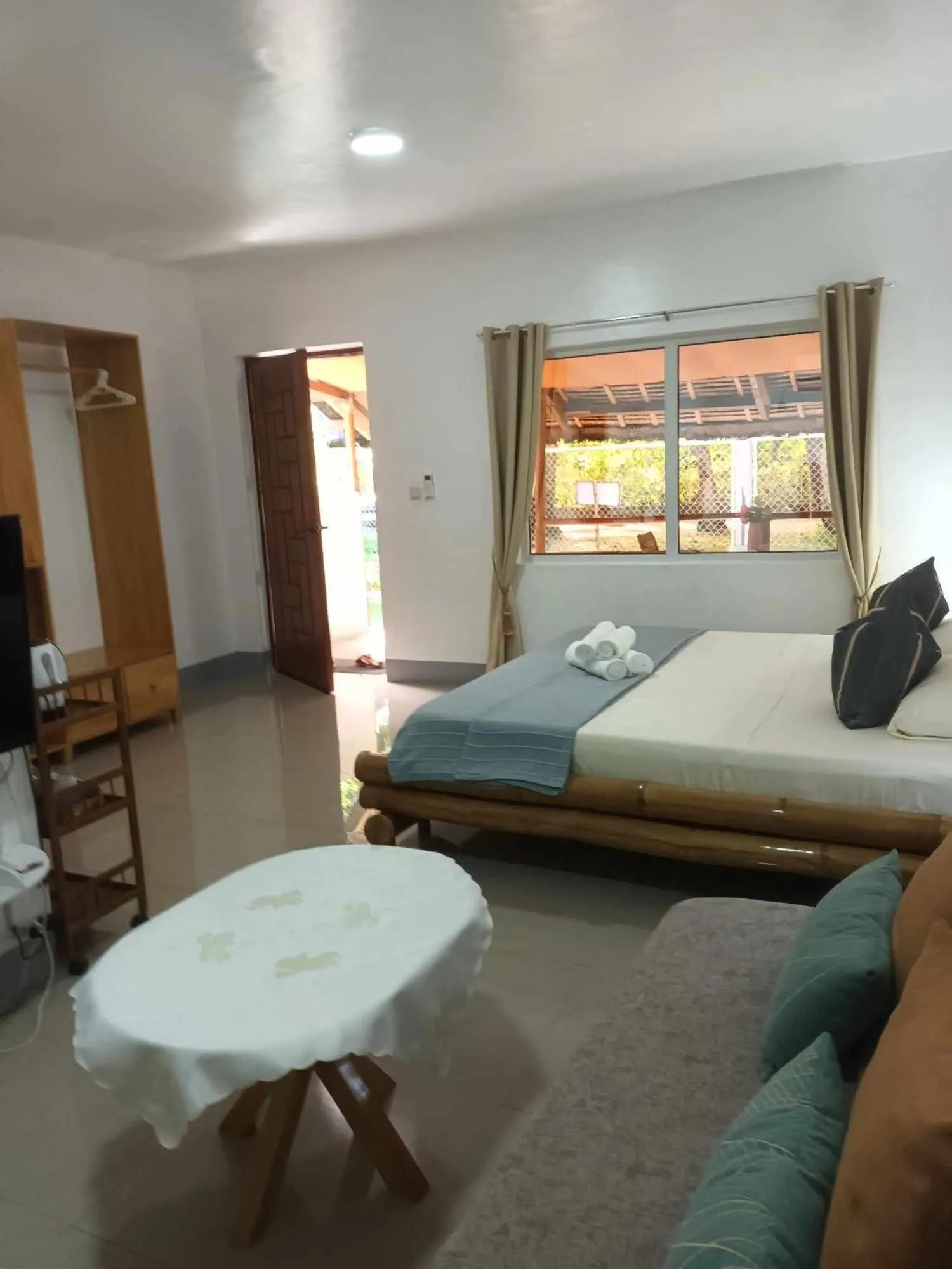 View (from property/room), Bed in Skott's Comfy Lodge