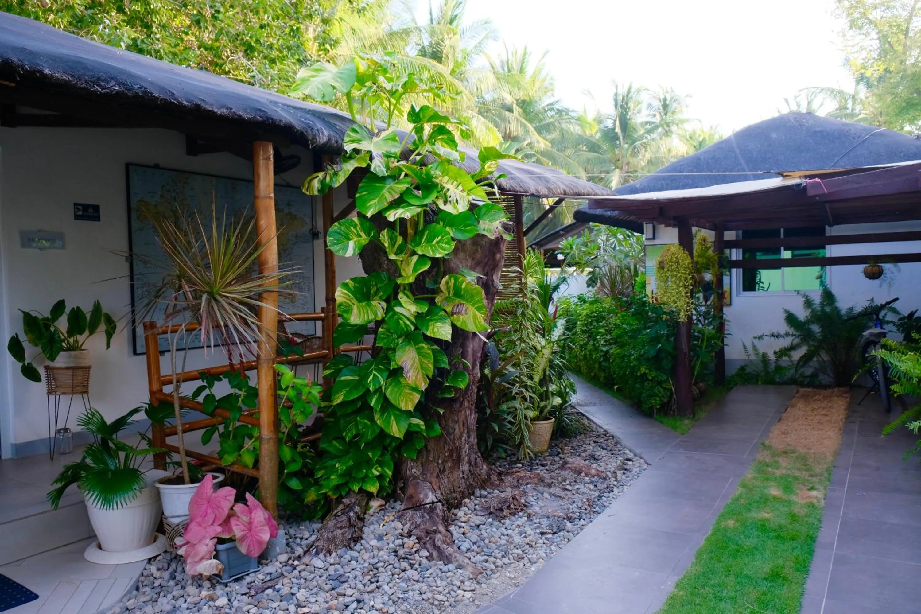 Garden view in Skott's Comfy Lodge