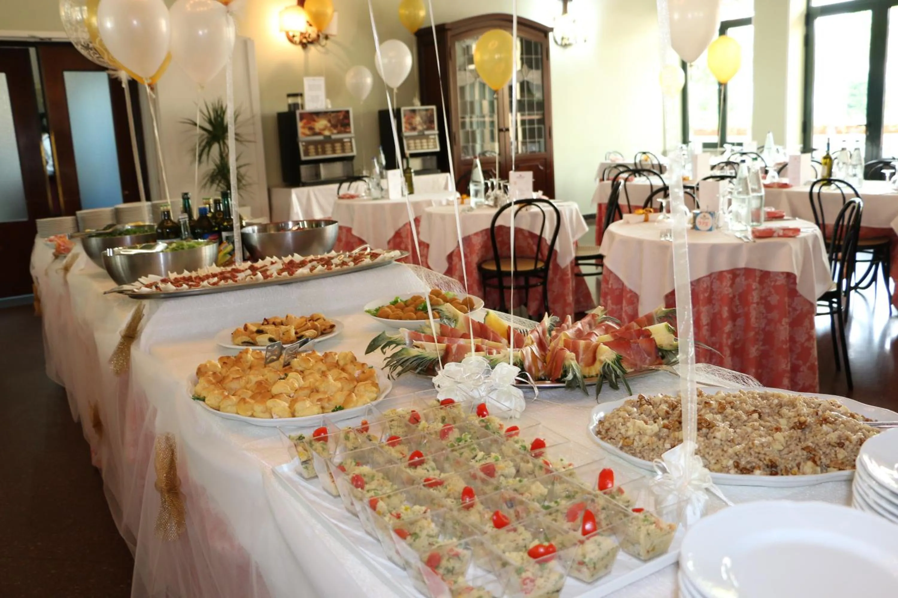 Restaurant/places to eat in Hotel Milano Helvetia - in centro con piscina