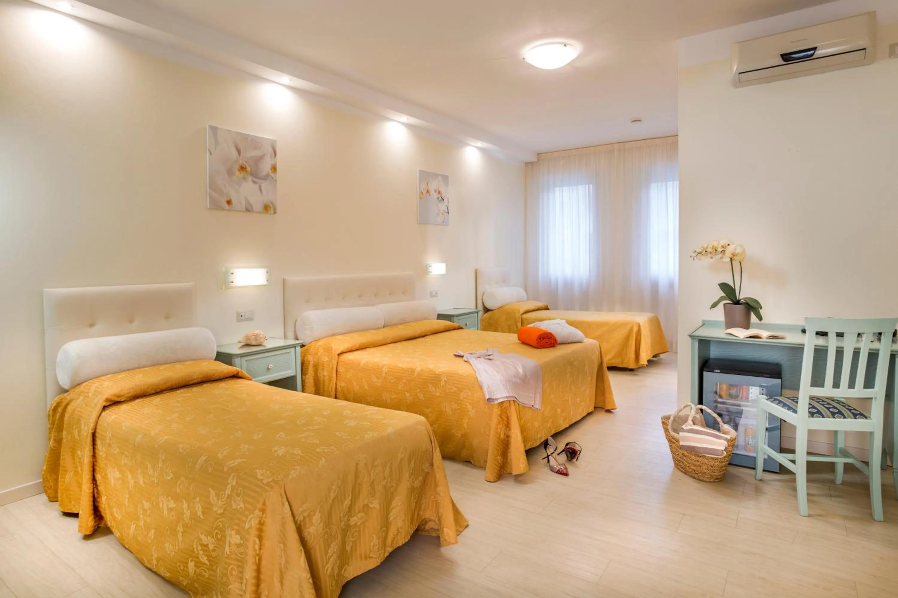 Bed in Hotel Milano Helvetia - in centro con piscina