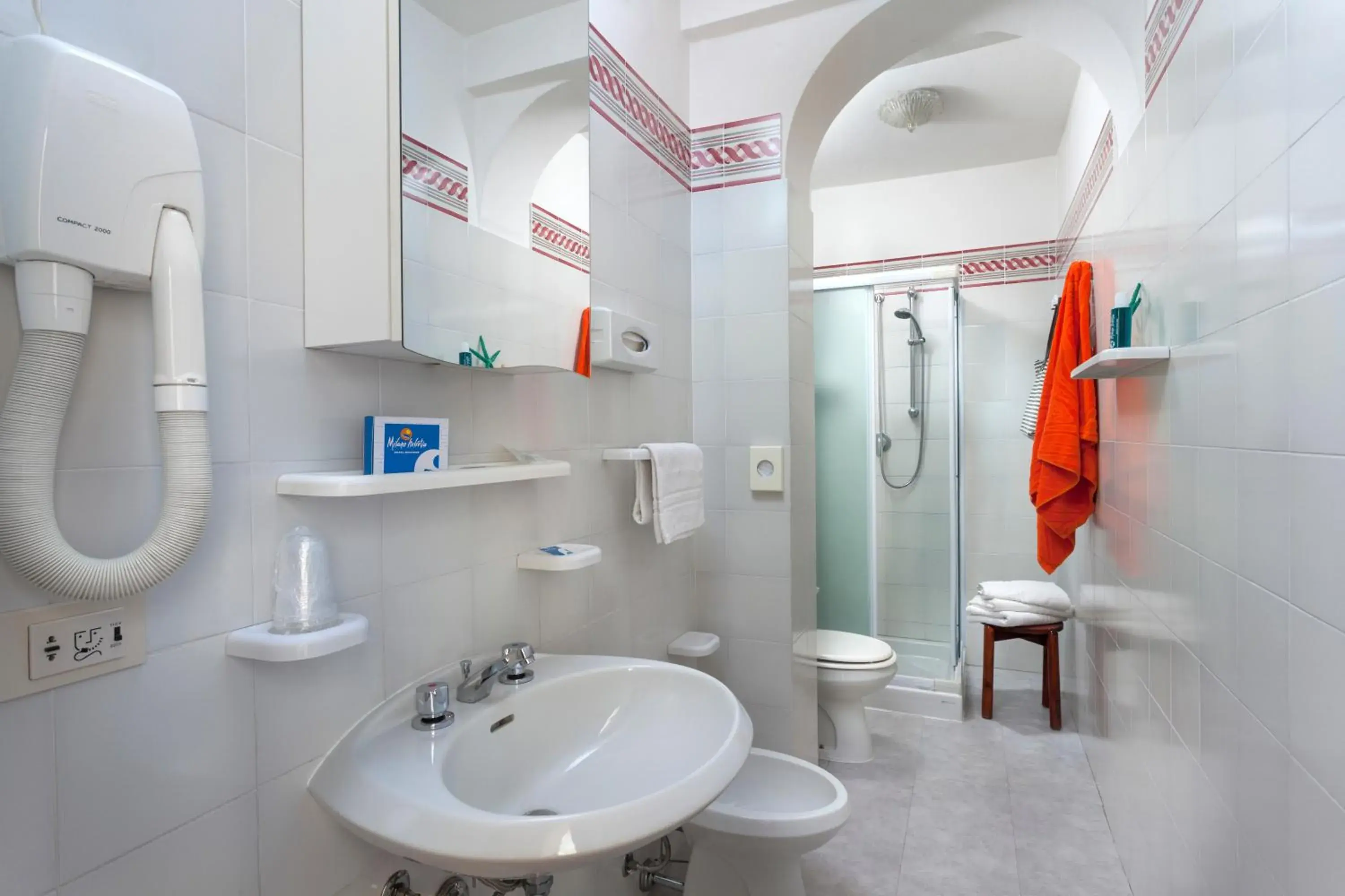 Bathroom in Hotel Milano Helvetia - in centro con piscina Bathroom in Hotel Milano Helvetia - in centro con piscina