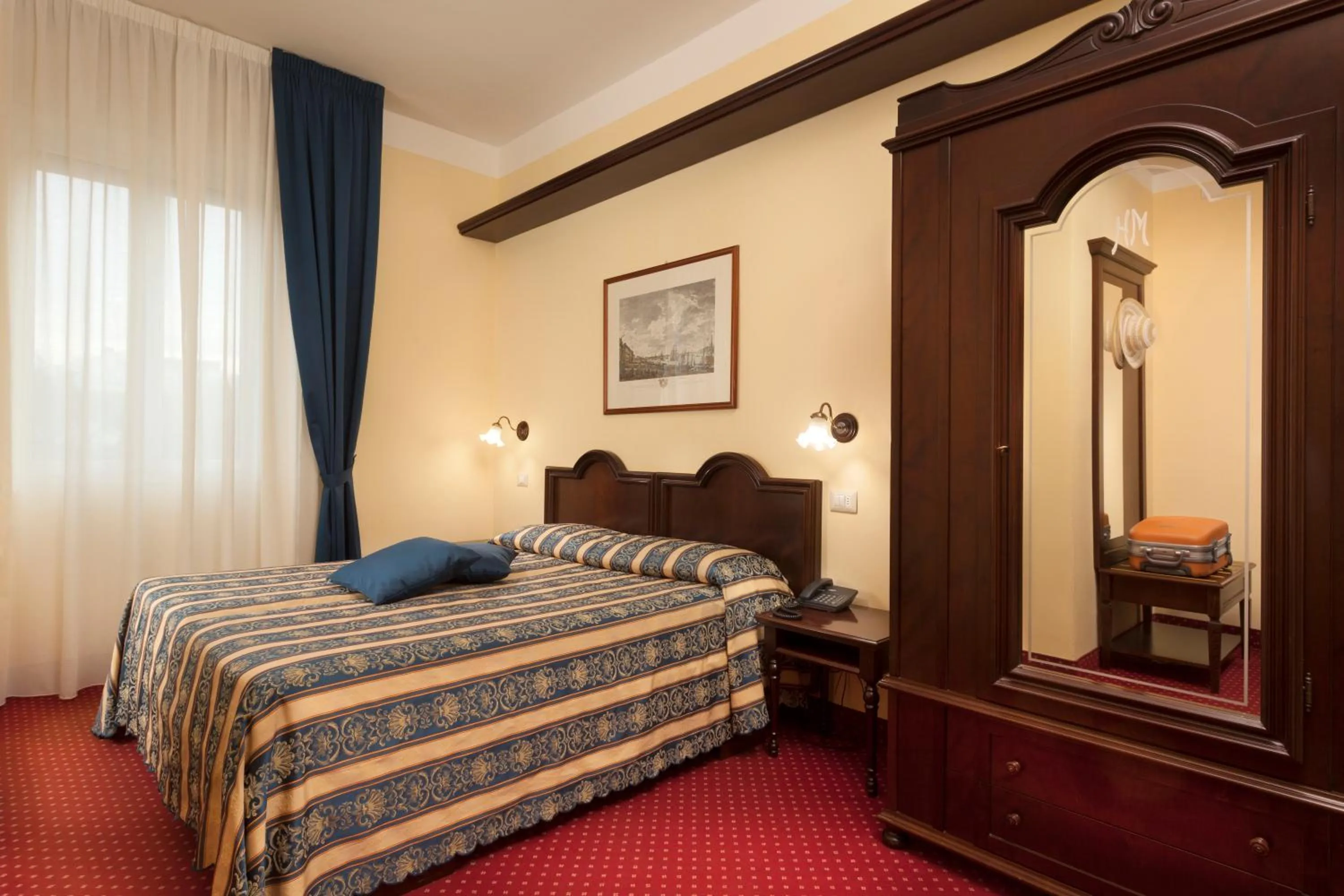 Photo of the whole room, Bed in Hotel Milano Helvetia - in centro con piscina