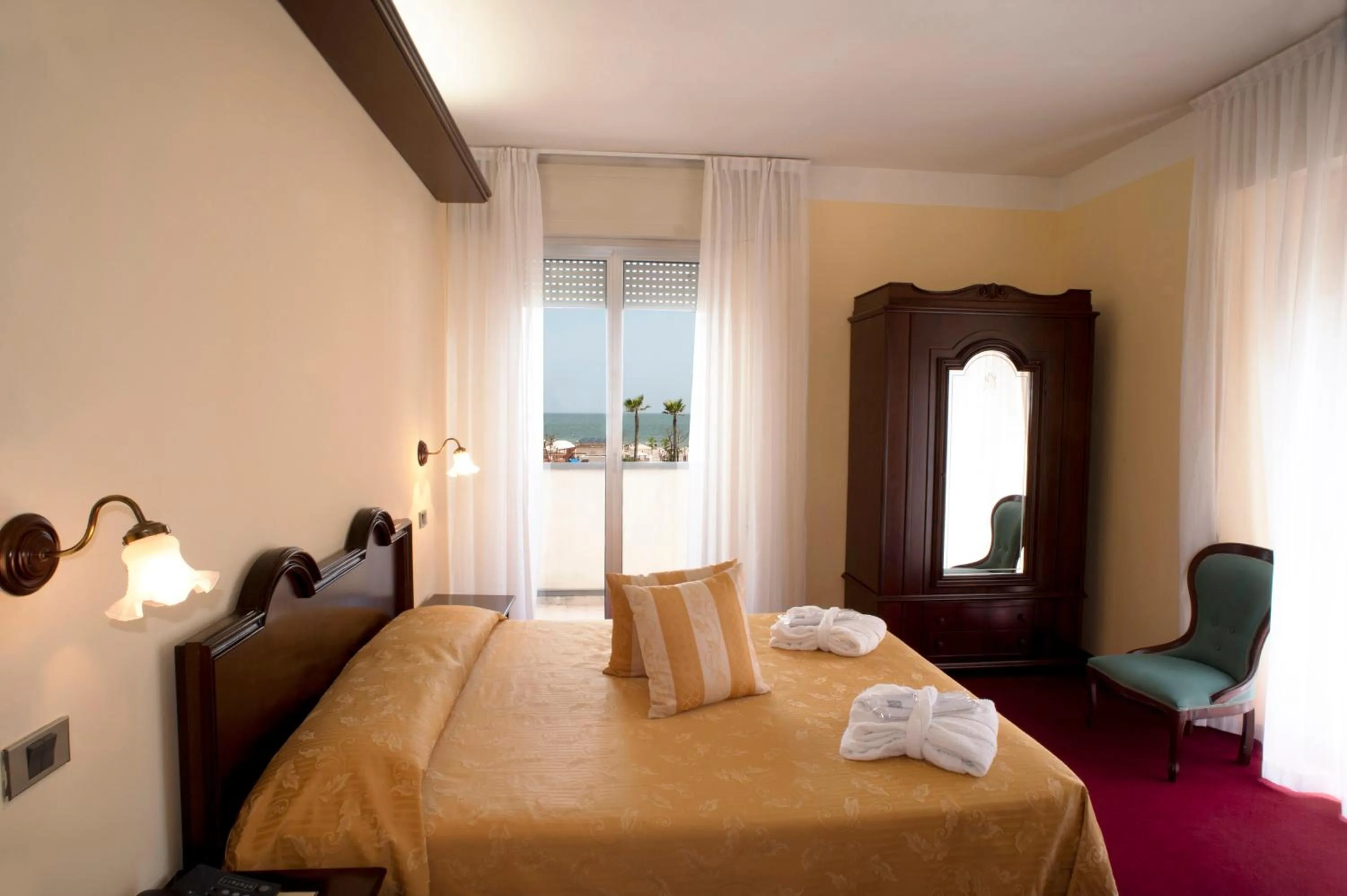 Photo of the whole room, Bed in Hotel Milano Helvetia - in centro con piscina