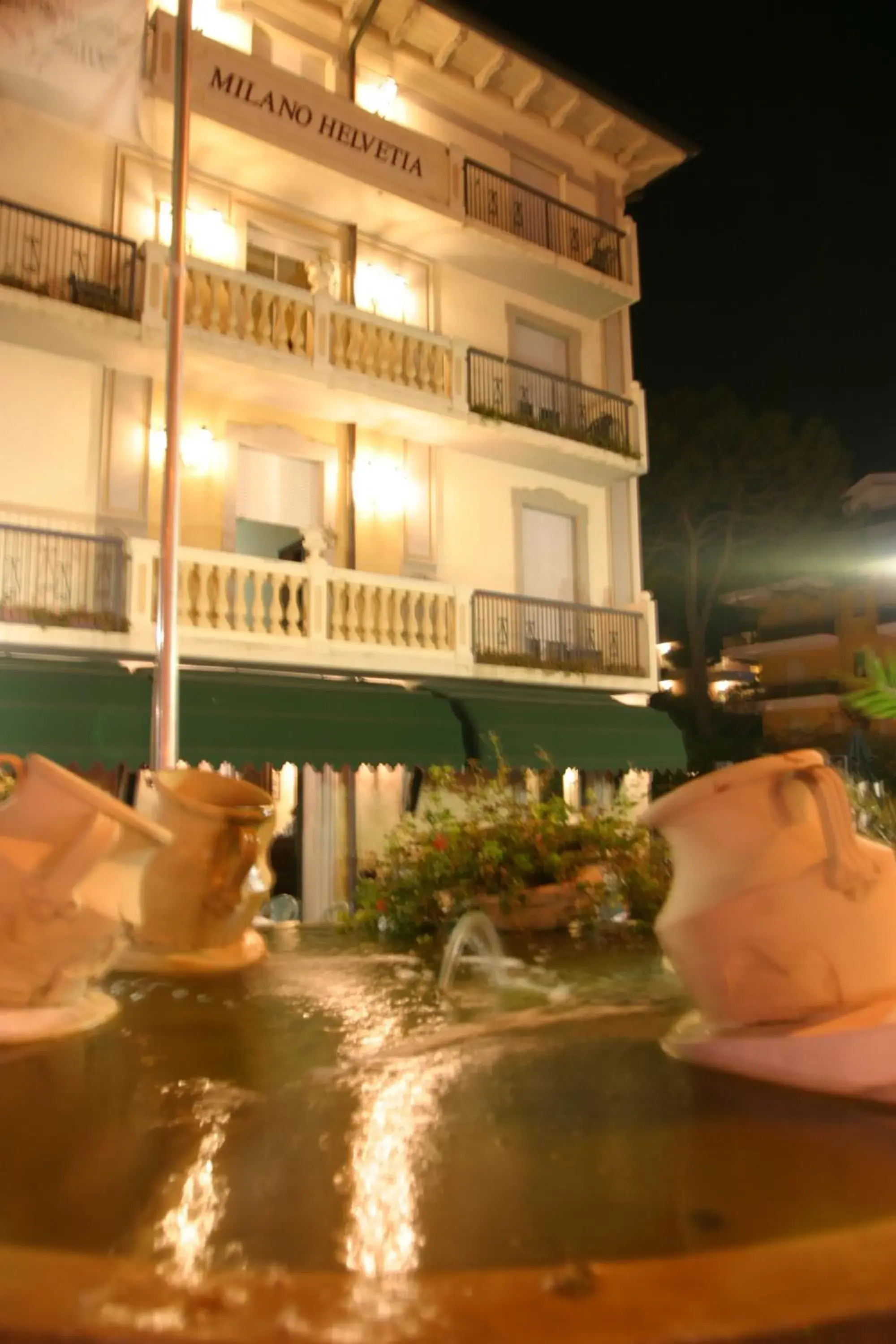 Property building in Hotel Milano Helvetia - in centro con piscina Property building in Hotel Milano Helvetia - in centro con piscina