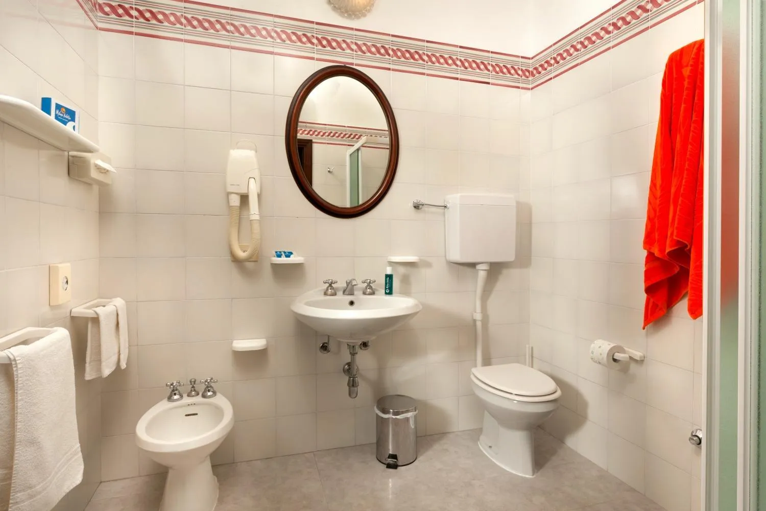 Bathroom in Hotel Milano Helvetia - in centro con piscina